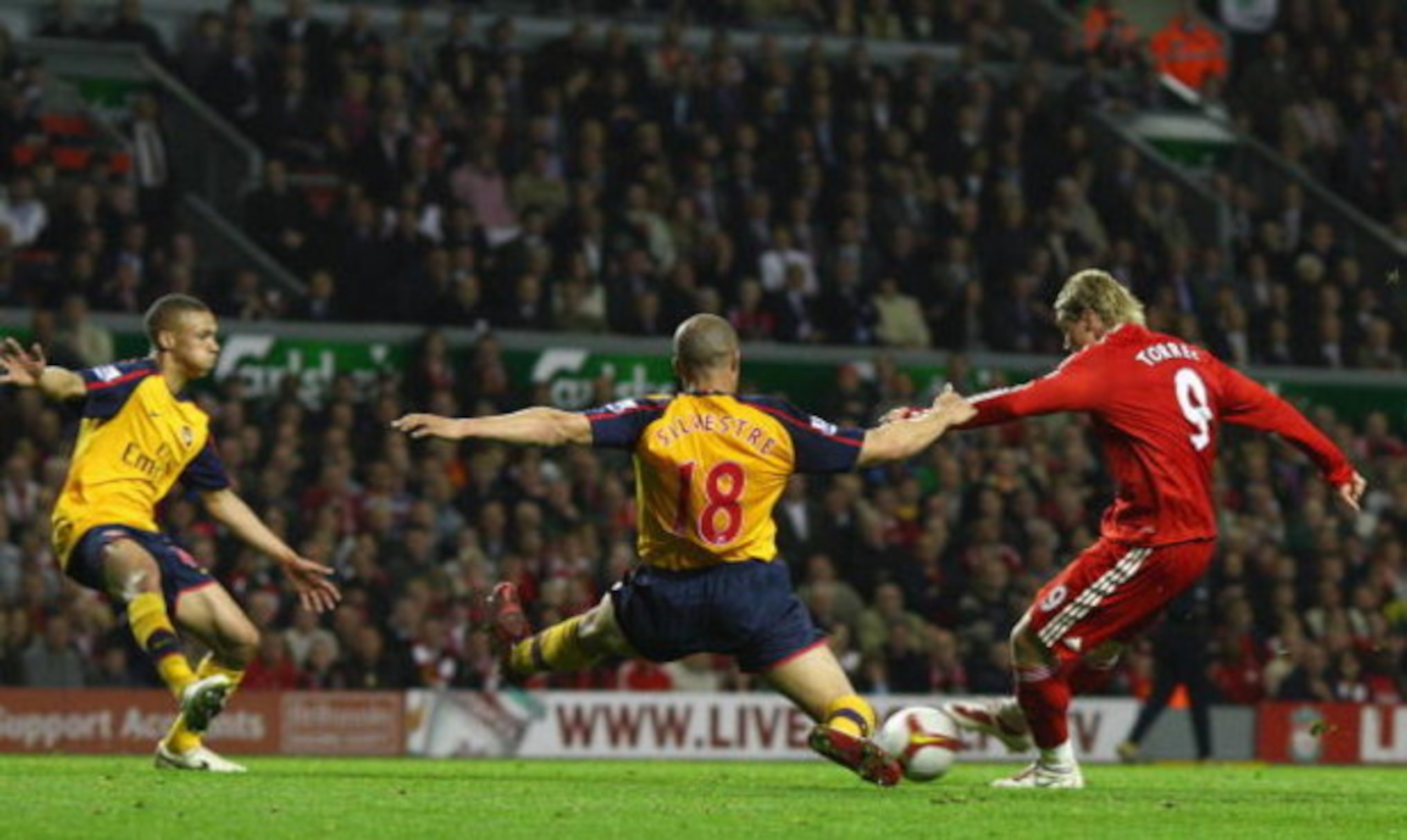 LIVERPOOL, UNITED KINGDOM - APRIL 21:  Fernando Torres of Liverpool scores his team's third goal during the Barclays Premier League match between Liverpool and Arsenal at Anfield on April 21, 2009 in Liverpool, England.  (Photo by Laurence Griffiths/Getty