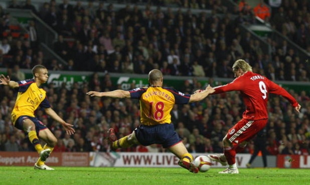 LIVERPOOL, UNITED KINGDOM - APRIL 21:  Fernando Torres of Liverpool scores his team's third goal during the Barclays Premier League match between Liverpool and Arsenal at Anfield on April 21, 2009 in Liverpool, England.  (Photo by Laurence Griffiths/Getty