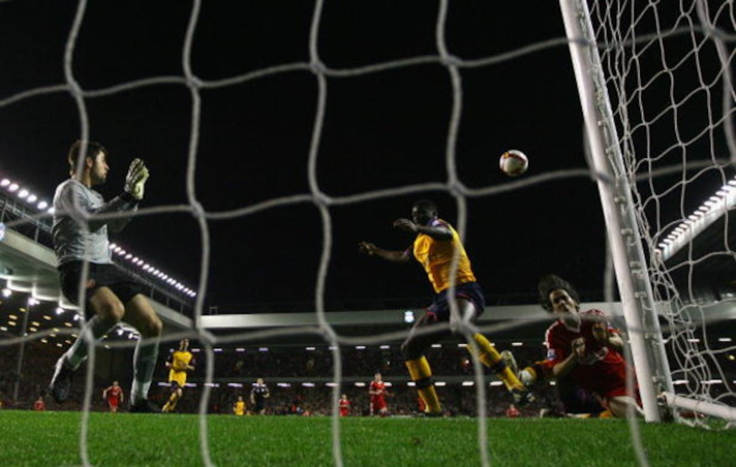 LIVERPOOL, UNITED KINGDOM - APRIL 21:  Yossi Benayoun of Liverpool scores his team's second goal during the Barclays Premier League match between Liverpool and Arsenal at Anfield on April 21, 2009 in Liverpool, England.  (Photo by Laurence Griffiths/Getty