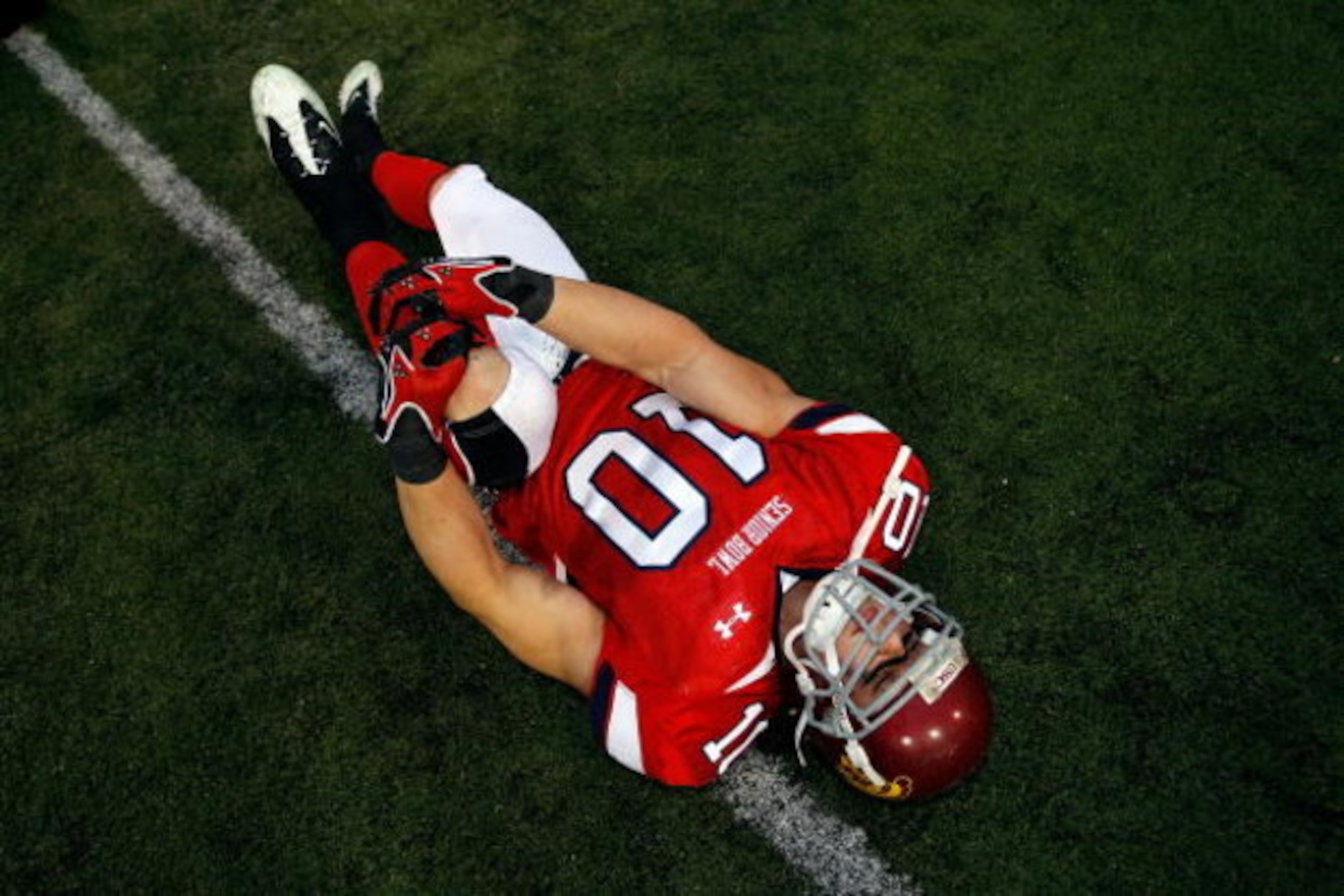 MOBILE, AL - JANUARY 24: Brian Cushing #10 of the South Team warms up before playing the North Team during the Under Armour Senior Bowl on January 24, 2009 at Ladd-Peebles Stadium in Mobile, Alabama. The South defeated the North 35-18. (Photo by Chris G MOBILE, AL - JANUARY 24: Brian Cushing #10 of the South Team warms up before playing the North Team during the Under Armour Senior Bowl on January 24, 2009 at Ladd-Peebles Stadium in Mobile, Alabama. The South defeated the North 35-18. (Photo by Chris G