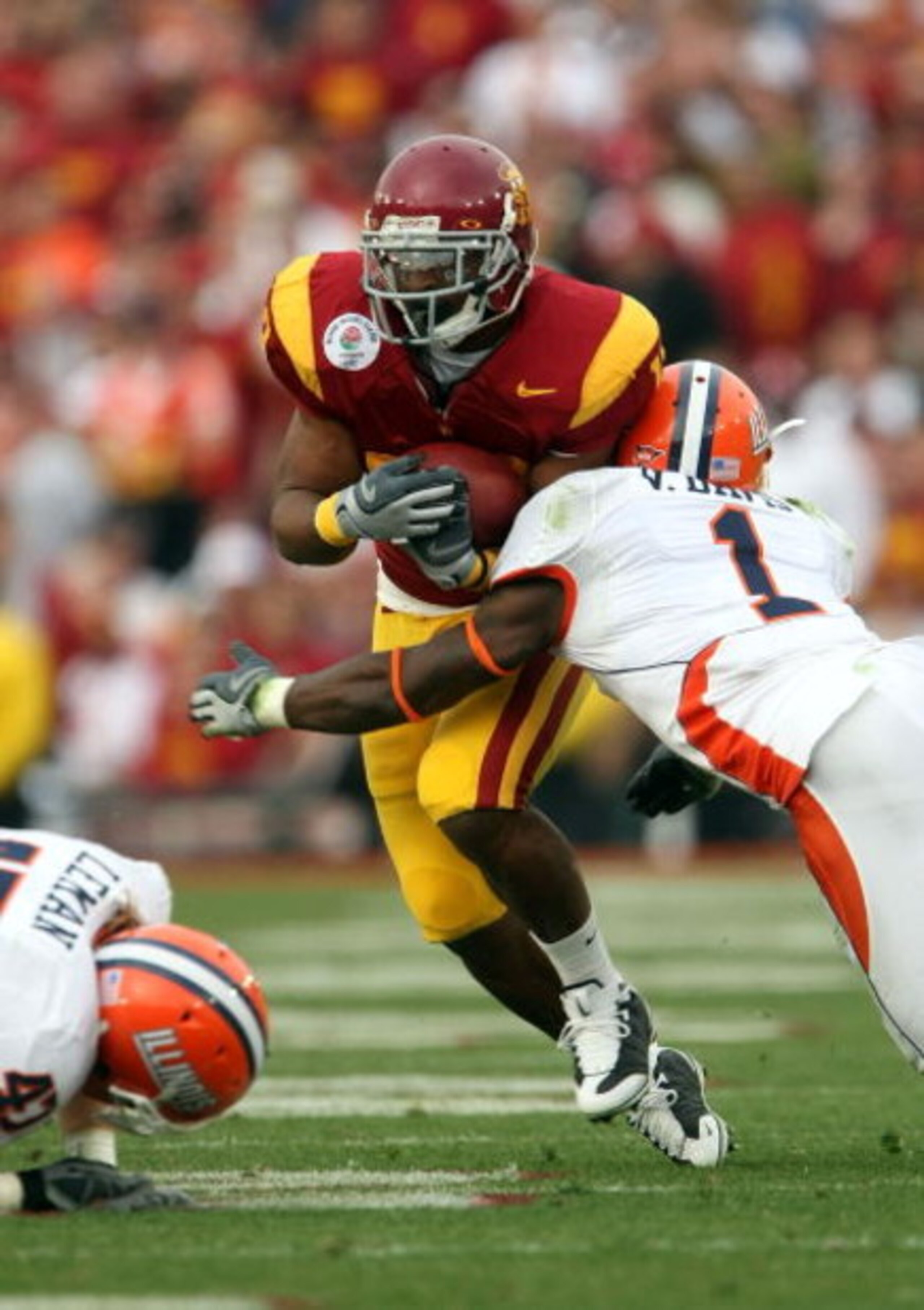 PASADENA, CA - JANUARY 01: Stafon Johnson #13 of the USC Trojans runs for yardage against Vontae Davis #1 of the Illinois Fighting Illini during the Rose Bowl presented by Citi at the Rose Bowl on January 1, 2008 in Pasadena, California. The Trojans defe PASADENA, CA - JANUARY 01: Stafon Johnson #13 of the USC Trojans runs for yardage against Vontae Davis #1 of the Illinois Fighting Illini during the Rose Bowl presented by Citi at the Rose Bowl on January 1, 2008 in Pasadena, California. The Trojans defe
