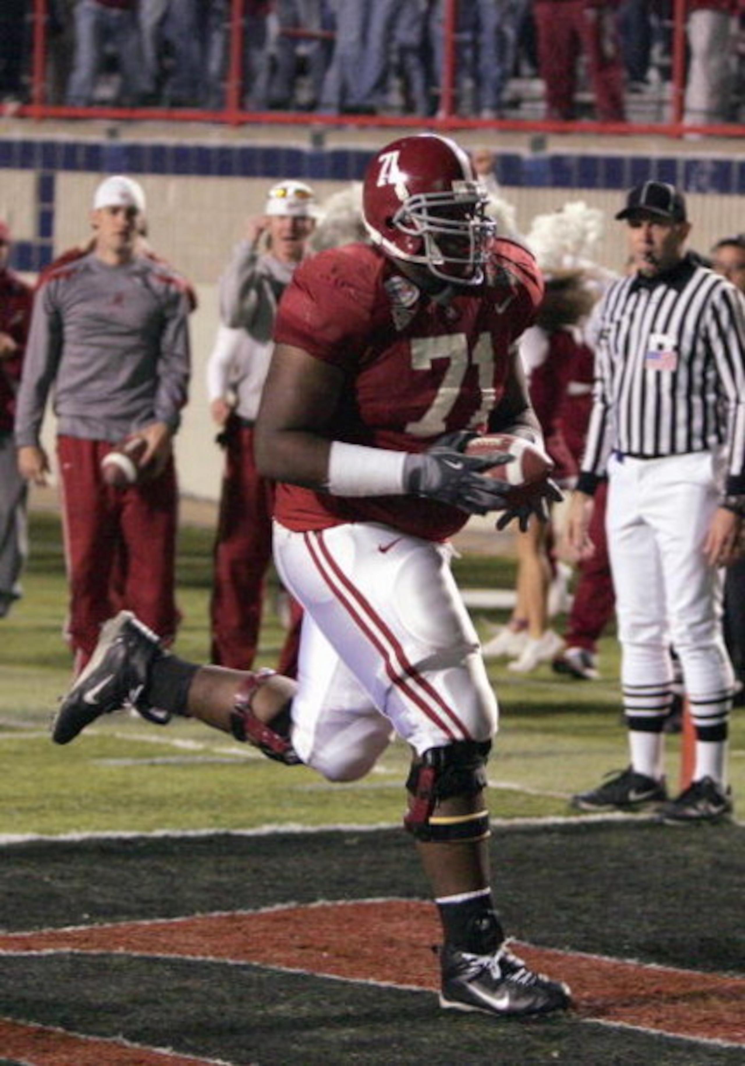 SHREVEPORT, LA - DECEMBER 28: Andre Smith #71 of Alabama makes a touchdown against Oklahoma State on December 28, 2006 during the PetroSun Independence Bowl at Independence Stadium in Shreveport, Louisiana. Oklahoma State defeated Alabama 34-31. (Photo SHREVEPORT, LA - DECEMBER 28: Andre Smith #71 of Alabama makes a touchdown against Oklahoma State on December 28, 2006 during the PetroSun Independence Bowl at Independence Stadium in Shreveport, Louisiana. Oklahoma State defeated Alabama 34-31. (Photo