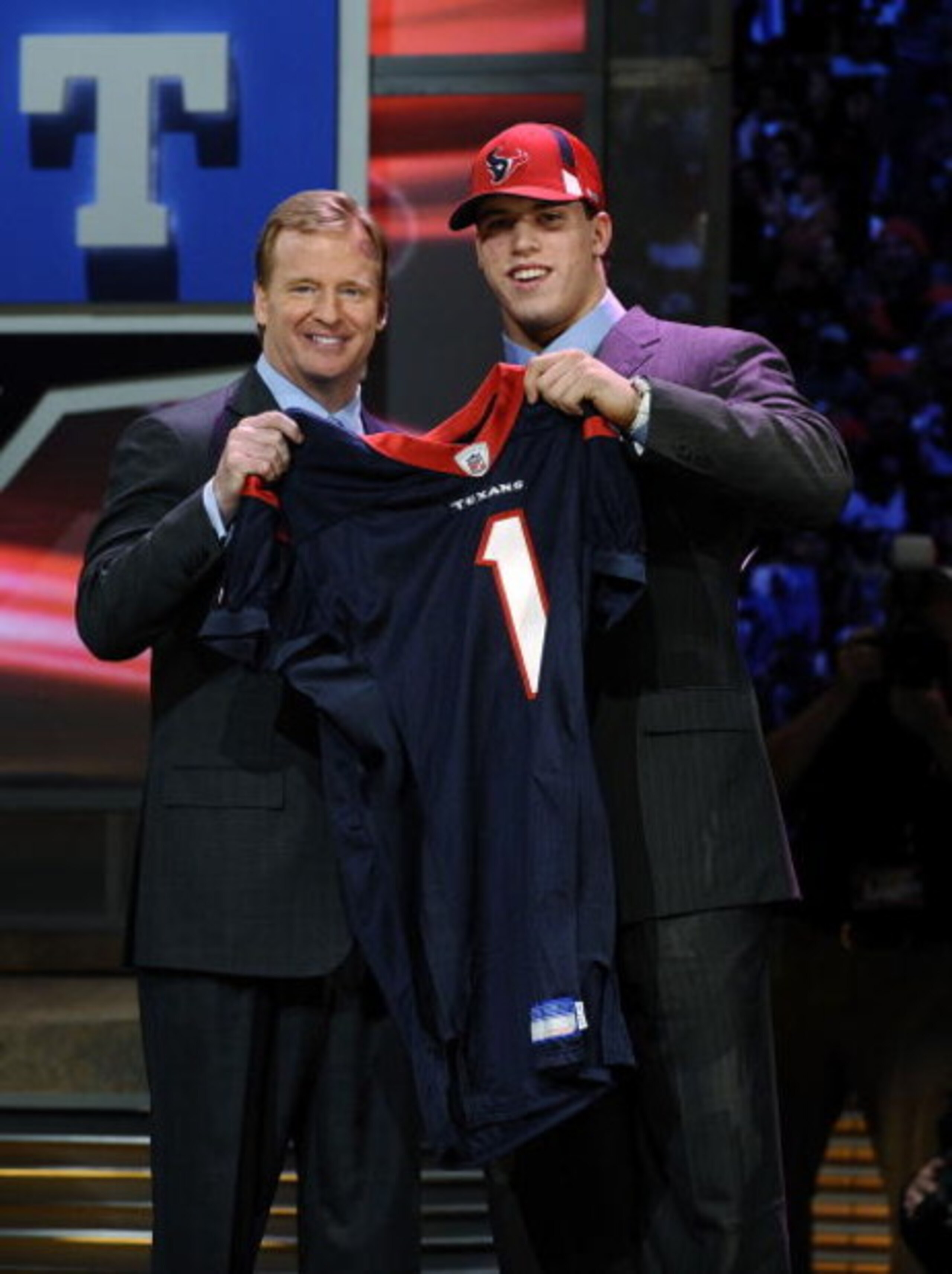 NEW YORK - APRIL 25: NFL Commissioner Roger Goodell poses with with Houston Texans #15 draft pick Brian Cushing at Radio City Music Hall for the 2009 NFL Draft on April 25, 2009 in New York City (Photo by Jeff Zelevansky/Getty Images) NEW YORK - APRIL 25: NFL Commissioner Roger Goodell poses with with Houston Texans #15 draft pick Brian Cushing at Radio City Music Hall for the 2009 NFL Draft on April 25, 2009 in New York City (Photo by Jeff Zelevansky/Getty Images)