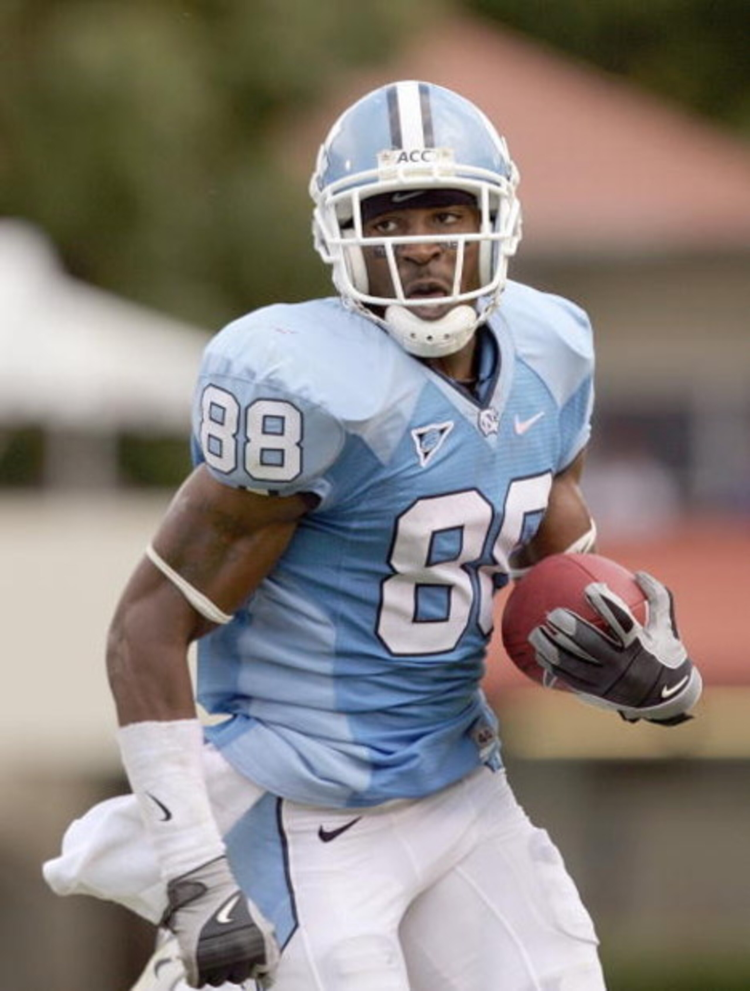 CHAPEL HILL - OCTOBER 25: Hakeem Nicks #88 of the North Carolina Tar Heels carries the ball during the game against the Boston College Eagles at Kenan Stadium on October 25, 2008 in Chapel Hill, North Carolina. (Photo by: Streeter Lecka/Getty Images) CHAPEL HILL - OCTOBER 25: Hakeem Nicks #88 of the North Carolina Tar Heels carries the ball during the game against the Boston College Eagles at Kenan Stadium on October 25, 2008 in Chapel Hill, North Carolina. (Photo by: Streeter Lecka/Getty Images)