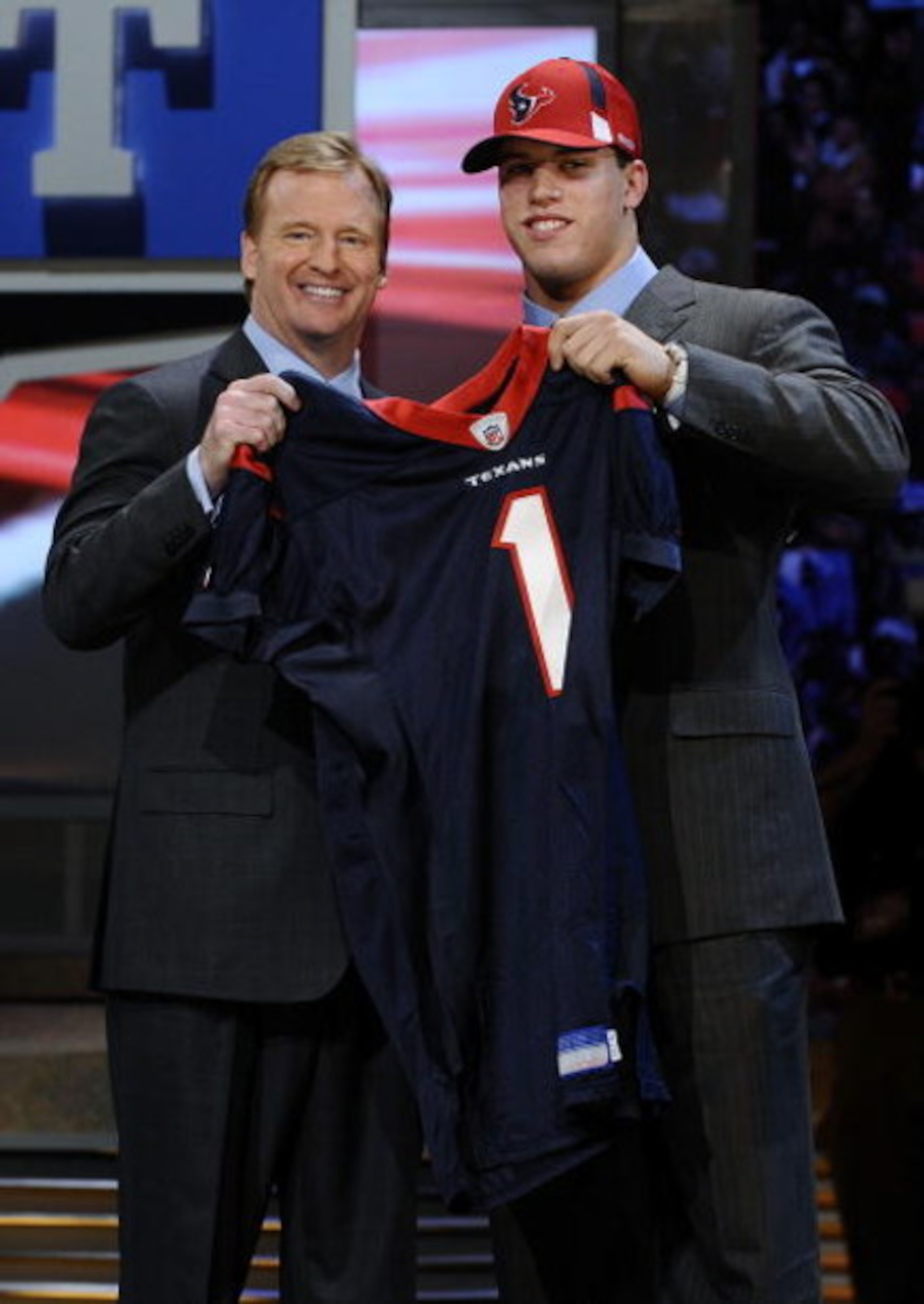 NEW YORK - APRIL 25:  NFL Commissioner Roger Goodell poses with with Houston Texans #15 draft pick Brian Cushing at Radio City Music Hall for the 2009 NFL Draft on April 25, 2009 in New York City  (Photo by Jeff Zelevansky/Getty Images)