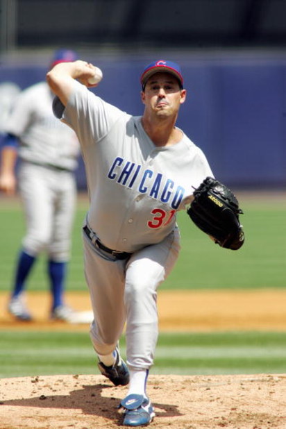 FLUSHING, NY - AUGUST 6:  Pitcher Greg Maddux #31 of the Chicago Cubs delivers a pitch against the New York Mets during the game at Shea Stadium on August 6, 2005 in Flushing, New York. The Mets defeated the Cubs 2-0.(Photo by Jim McIsaac /Getty Images)  