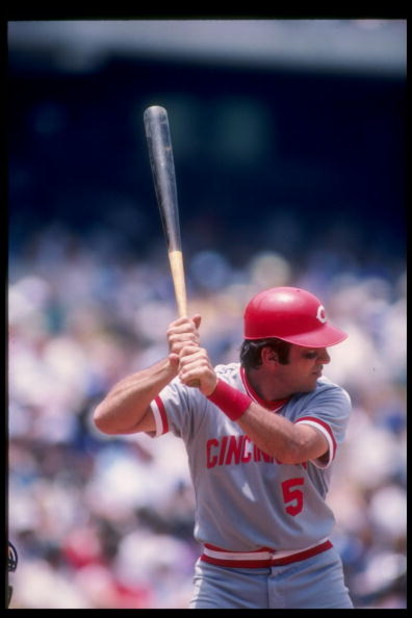 Jun 1983:  Jonny Bench of the Cincinnati Reds in action during a game. Mandatory Credit: Allsport  /Allsport