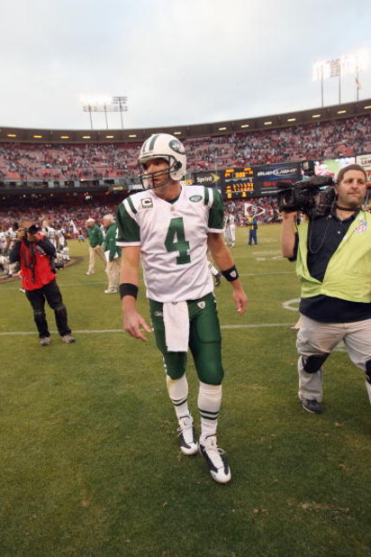 SAN FRANCISCO - DECEMBER 07:  Head coach Eric Mangini of the New York Jets walks off the field against the San Francisco 49ers during an NFL game on December 7, 2008 at Candlestick Park in San Francisco, California. (Photo by Jed Jacobsohn/Getty Images)