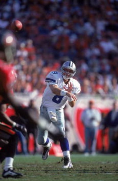 3 Dec 2000:  Troy Aikman #8 of the Dallas Cowboys throws the ball during the game against the Tampa Bay Buccaneers at the Raymond James Stadium in Tampa, Florida. The Buccaneers defeated the Cowboys 27-7.Mandatory Credit: Andy Lyons  /Allsport