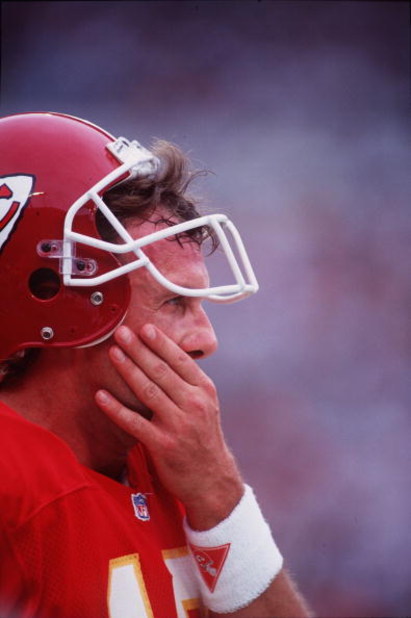 31 Oct 1993: KANSAS CITY CHIEFS QUARTERBACK JOE MONTANA ON THE SIDELINES DURING THE CHIEFS 30-10 LOSS TO THE MIAMI DOLPHINS AT JOE ROBBIE STADIUM IN MIAMI, FLORIDA.