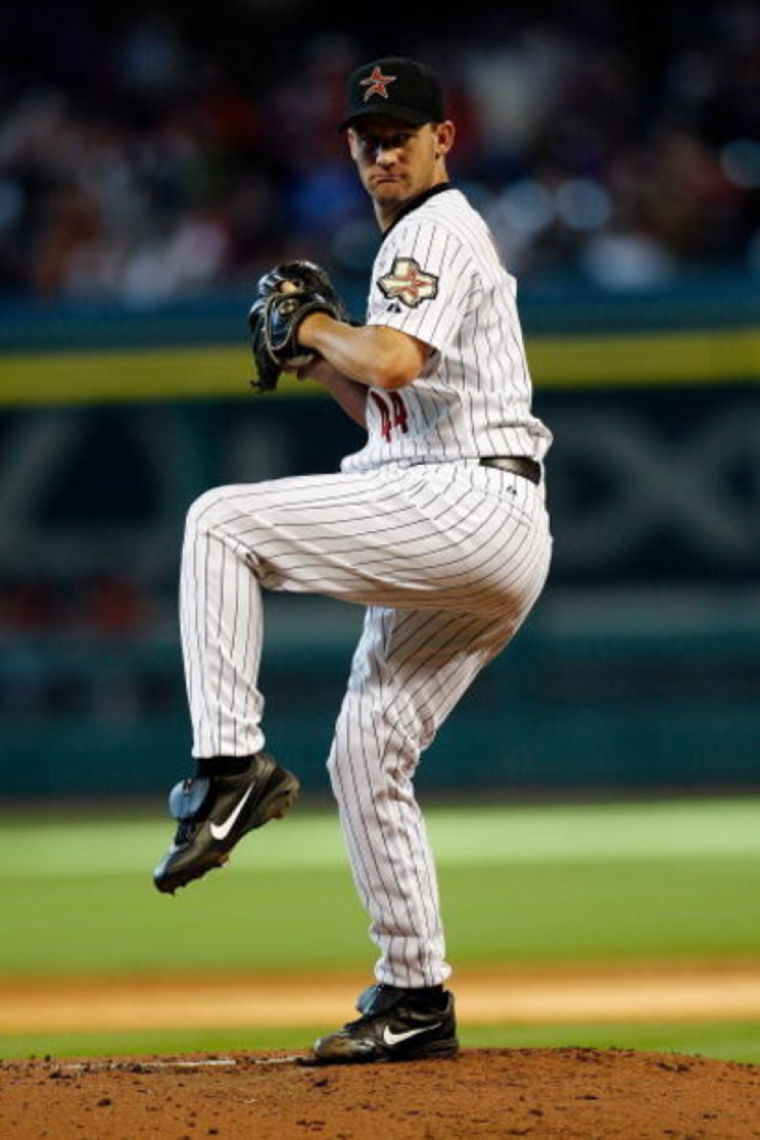 HOUSTON - APRIL 06:  Roy Oswalt #44 of the Houston Astros pitches against the Chicago Cubs during the Opening Day game on April 6, 2009 at Minute Maid Park in Houston, Texas.  (Photo by Chris Graythen/Getty Images)
