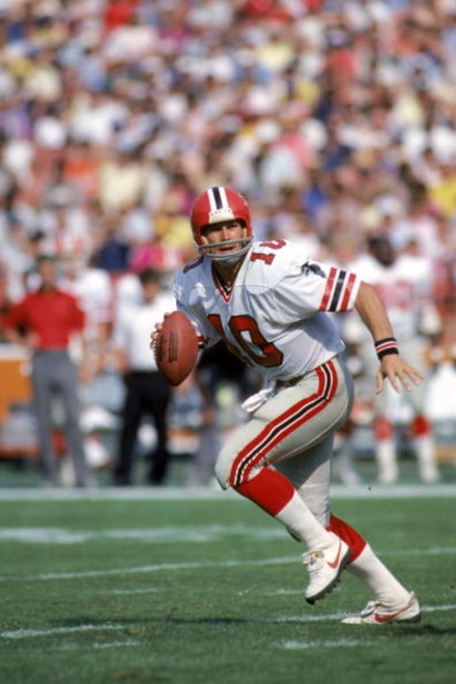 ANAHEIM, CA - OCTOBER 16:  Quarterback Steve Bartkowski #10 of the Atlanta Falcons runs with the ball during a game against the Los Angeles Rams at Anaheim Stadium on October 16, 1983 in Anaheim, California.  The Rams won 27-21.  (Photo by George Rose/Get