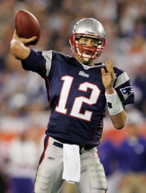 GLENDALE, AZ - FEBRUARY 03:  Tom Brady #12 of of the New England Patriots passes in the fourth quarter of Super Bowl XLII against the New York Giants on February 3, 2008 at the University of Phoenix Stadium in Glendale, Arizona.  (Photo by Streeter Lecka/