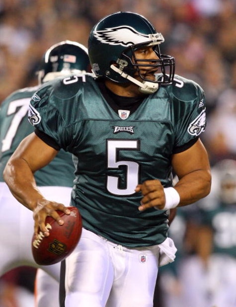 PHILADELPHIA - DECEMBER 15:  Quarterback Donovan McNabb #5 of the Philadelphia Eagles looks to pass against the Cleveland Browns on December 15, 2008 at Lincoln Financial Field in Philadelphia, Pennsylvania.  (Photo by Jim McIsaac/Getty Images)