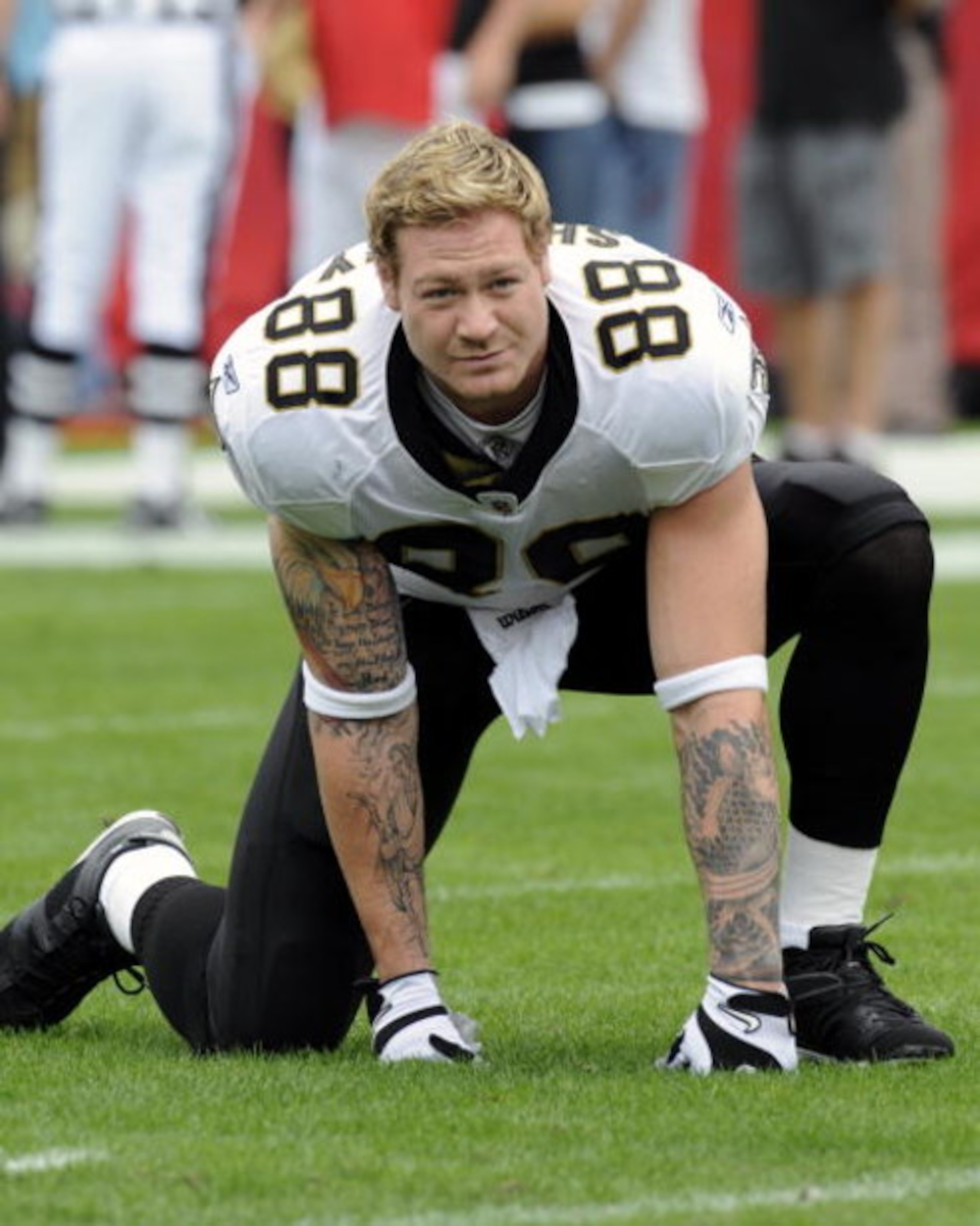 TAMPA, FL - NOVEMBER 30: Tight end Jeremy Shockey #88 of the New Orleans Saints warms up for play against the Tampa Bay Buccaneers at Raymond James Stadium on November 30, 2008 in Tampa, Florida.  (Photo by Al Messerschmidt/Getty Images) 