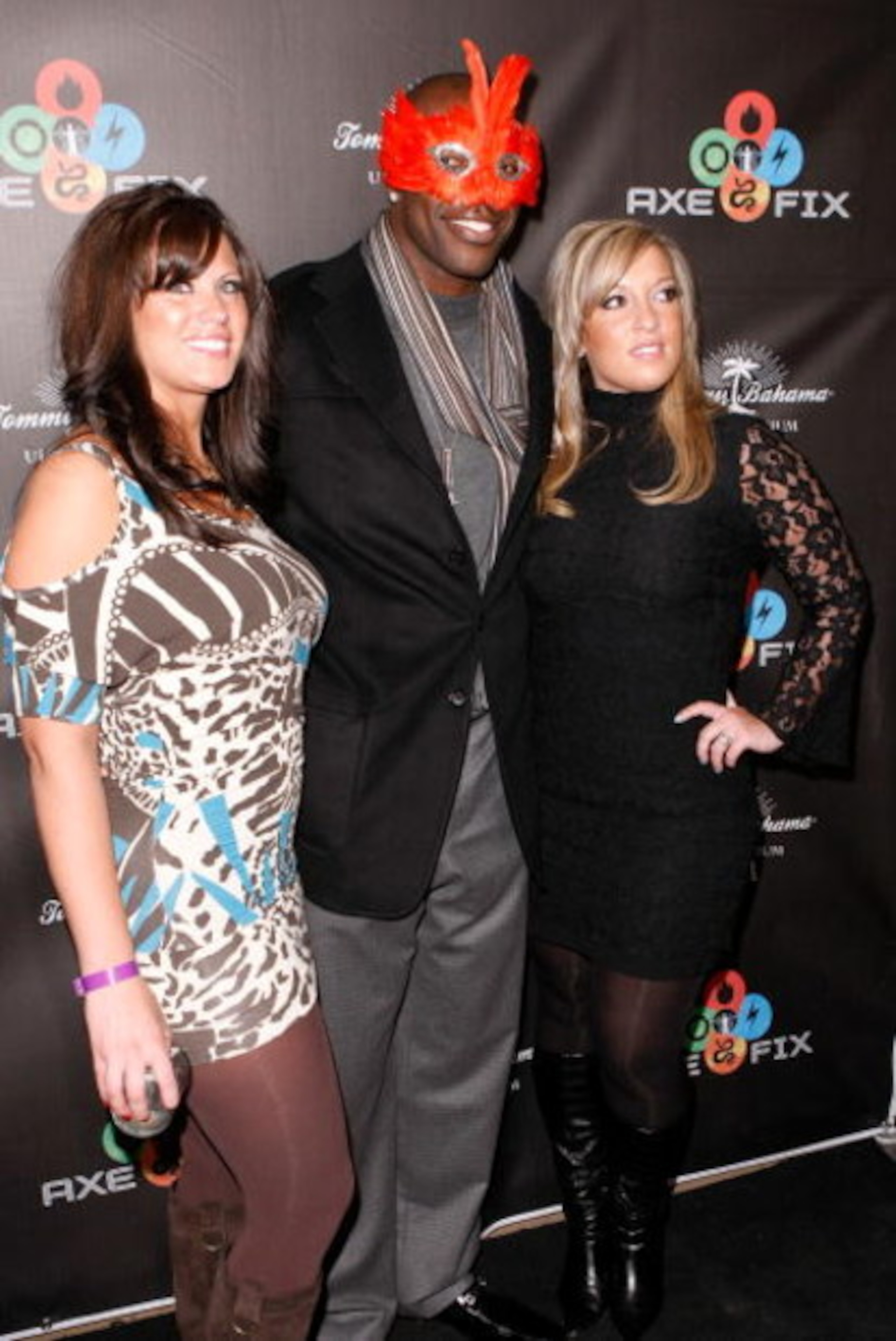 PARK CITY, UT - JANUARY 17:  NFL player Terrell Owens (C) attends the 'AXE Fix Club' held during the 2009 Sundance Film Festival and celebrating the new line of AXE body washes and sprays on January 17, 2009 in Park City, Utah.  (Photo by Michael Buckner/