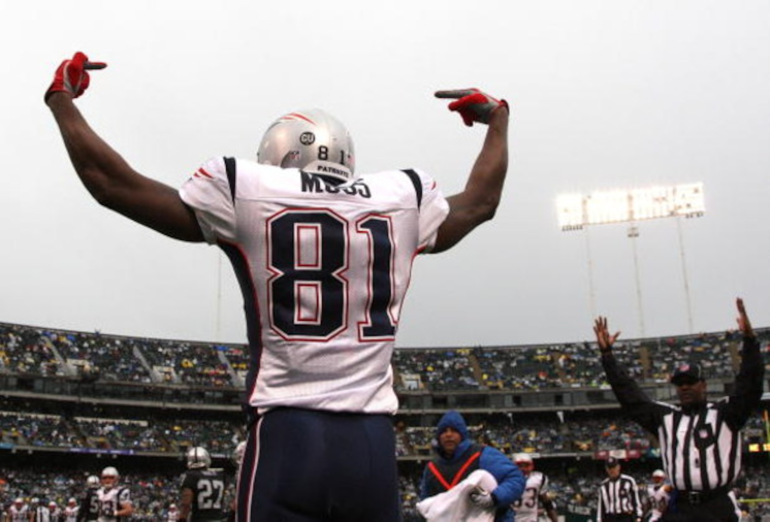 OAKLAND, CA - DECEMBER 14:  Randy Moss #81 of the New England Patriots celeberates after scoring a touchdwon against the Oakland Raiders during an NFL game on December 14, 2008 at the Oakland-Alameda County Coliseum in Oakland, California.  (Photo by Jed 