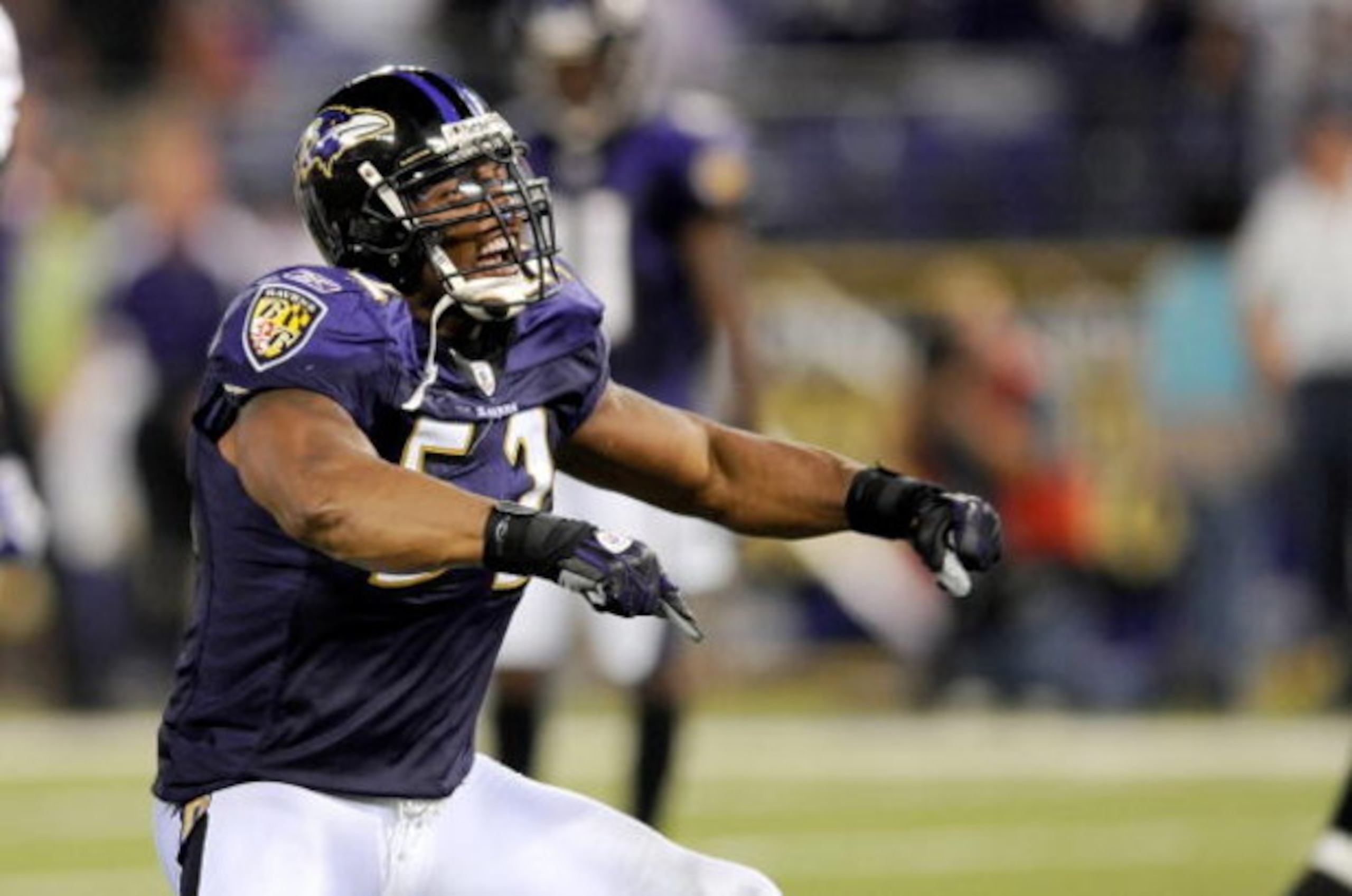 BALTIMORE - SEPTEMBER 21:  Ray Lewis #52 of the Baltimore Ravens celebrates after a defensive stop against the Cleveland Browns September 21, 2008 at M&T Bank Stadium in Baltimore, Maryland.  (Photo by Greg Fiume/Getty Images)