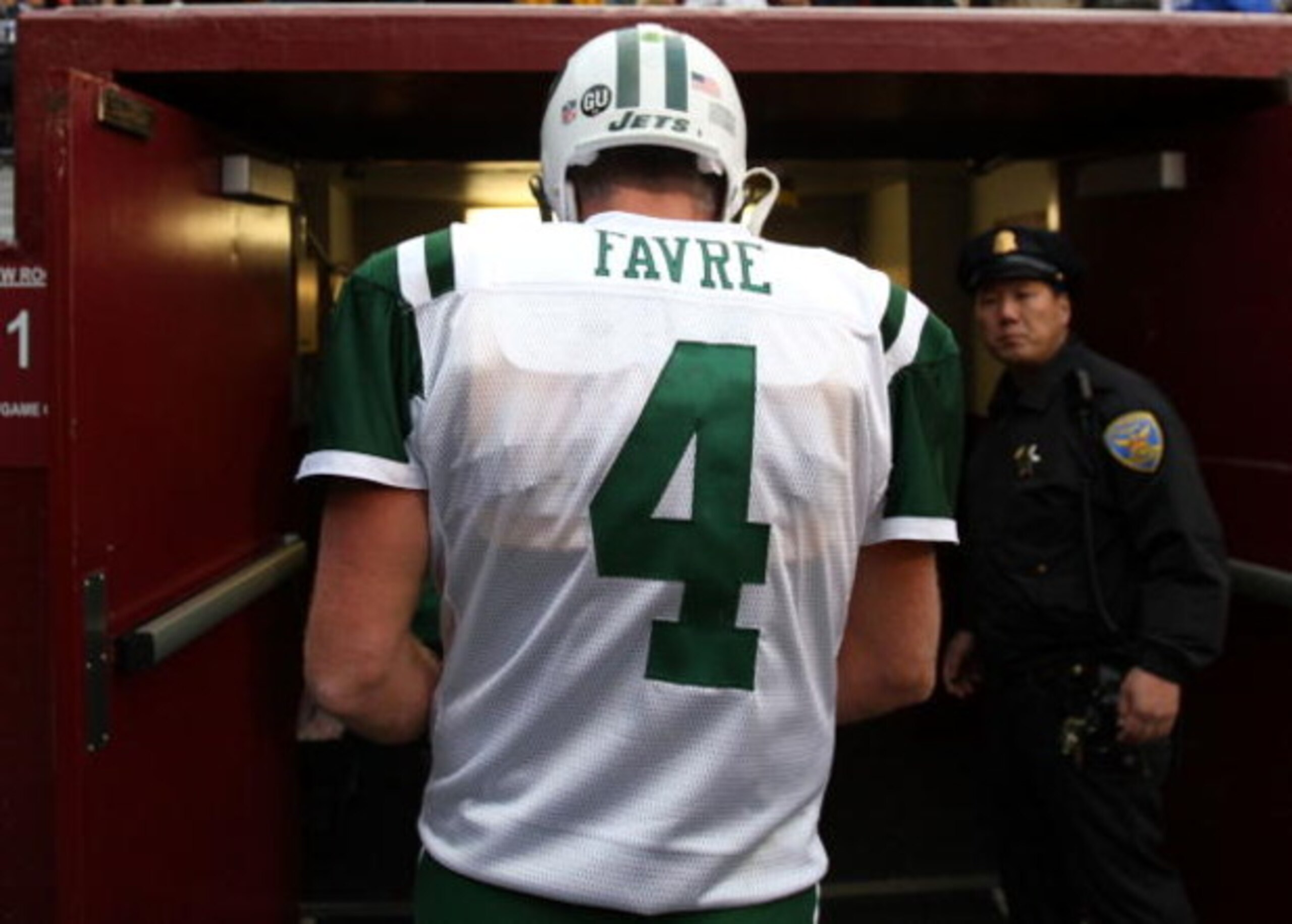 SAN FRANCISCO - DECEMBER 07:  Brett Favre #4 of the New York Jets  leaves the field after his game against the San Francisco 49ers during an NFL game on December 7, 2008 at Candlestick Park in San Francisco, California.  (Photo by Jed Jacobsohn/Getty Imag