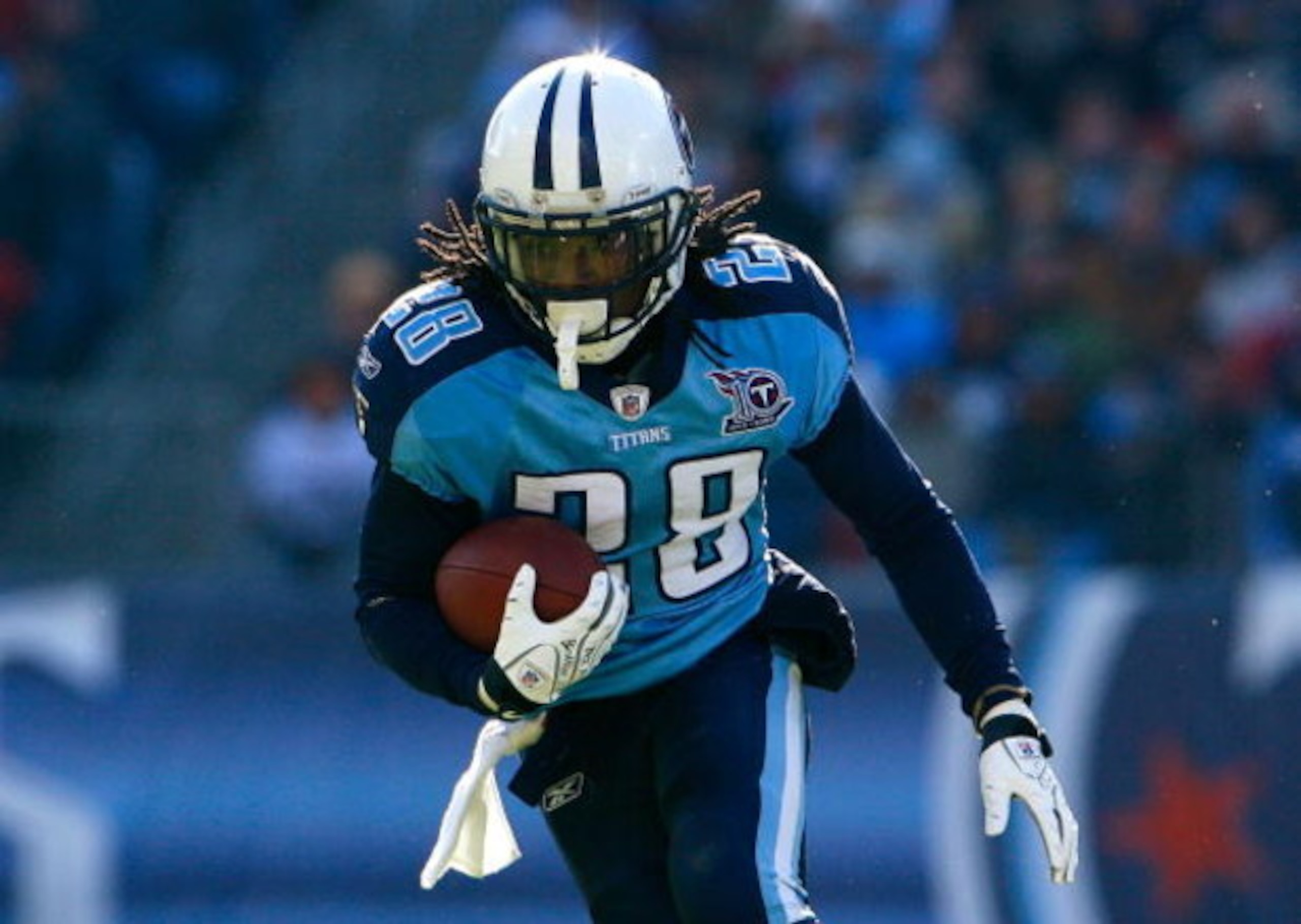 NASHVILLE, TN - DECEMBER 07:  Running back Chris Johnson #28 of the Tennessee Titans rushes against the Cleveland Browns during the game on December 7, 2008 at LP Field in Nashville, Tennessee.  (Photo by Kevin C. Cox/Getty Images)