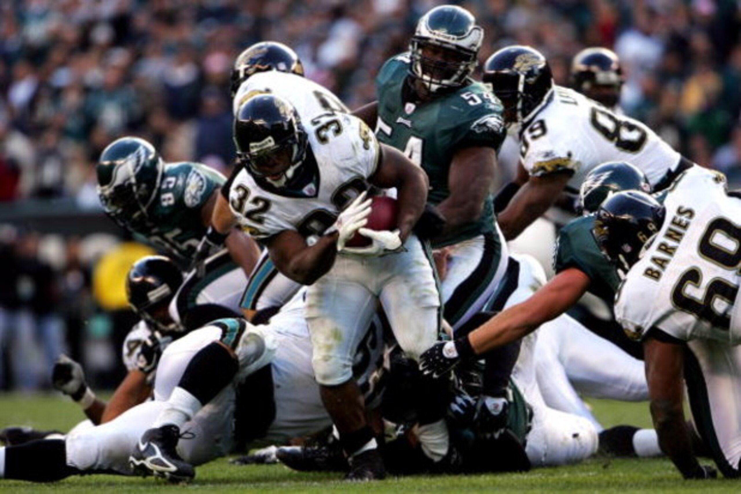 PHILADELPHIA - OCTOBER 29:  Running back Maurice Jones-Drew #32 of the Jacksonville Jaguars carries the ball against the Philadelphia Eagles during the game on October 29, 2006 at Lincoln Financial Field in Philadelphia, Pennsylvania.  The Jaguars won 13-