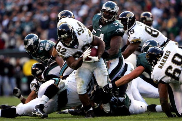 PHILADELPHIA - OCTOBER 29:  Running back Maurice Jones-Drew #32 of the Jacksonville Jaguars carries the ball against the Philadelphia Eagles during the game on October 29, 2006 at Lincoln Financial Field in Philadelphia, Pennsylvania.  The Jaguars won 13-
