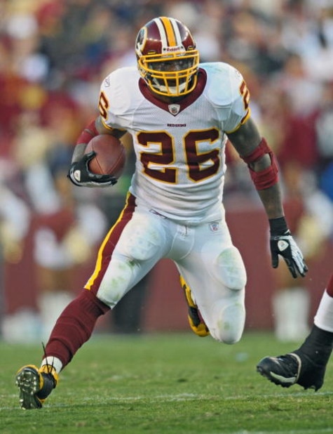 LANDOVER, MD - OCTOBER 19: Running back Clinton Portis #26 of the Washington Redskins runs with the ball during the game against the Cleveland Browns on October 19, 2008 at FedEx Field in Landover, Maryland. (Photo by Drew Hallowell/Getty Images)