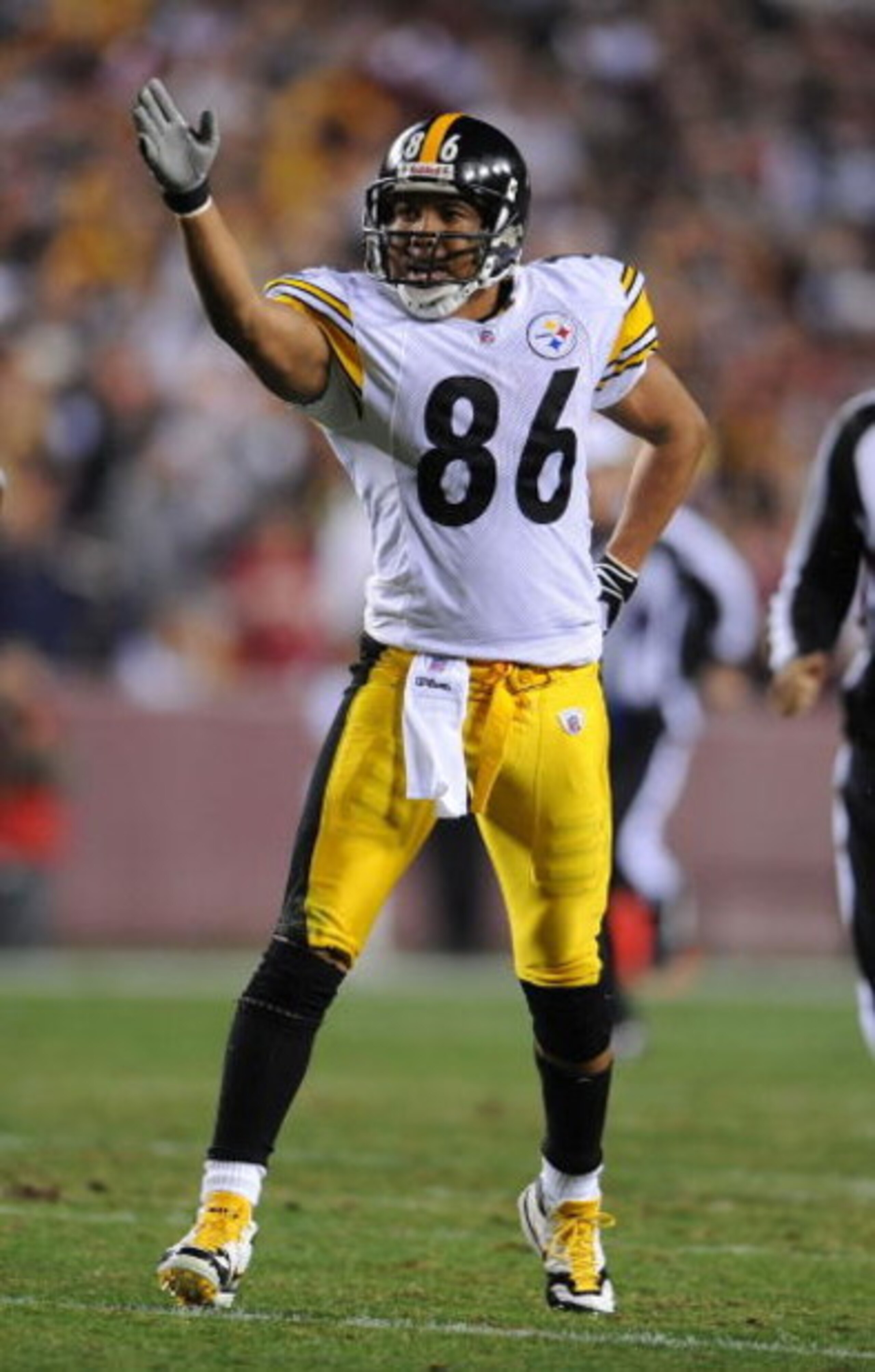 WASHINGTON - NOVEMBER 03:  Hines Ward #86 of the Pittsburgh Steelers signals a first down after a catch against  the Washington Redskins  during their game on November 3, 2008 at Fedex Field in Washington, DC.    (Photo by Al Bello/Getty Images)