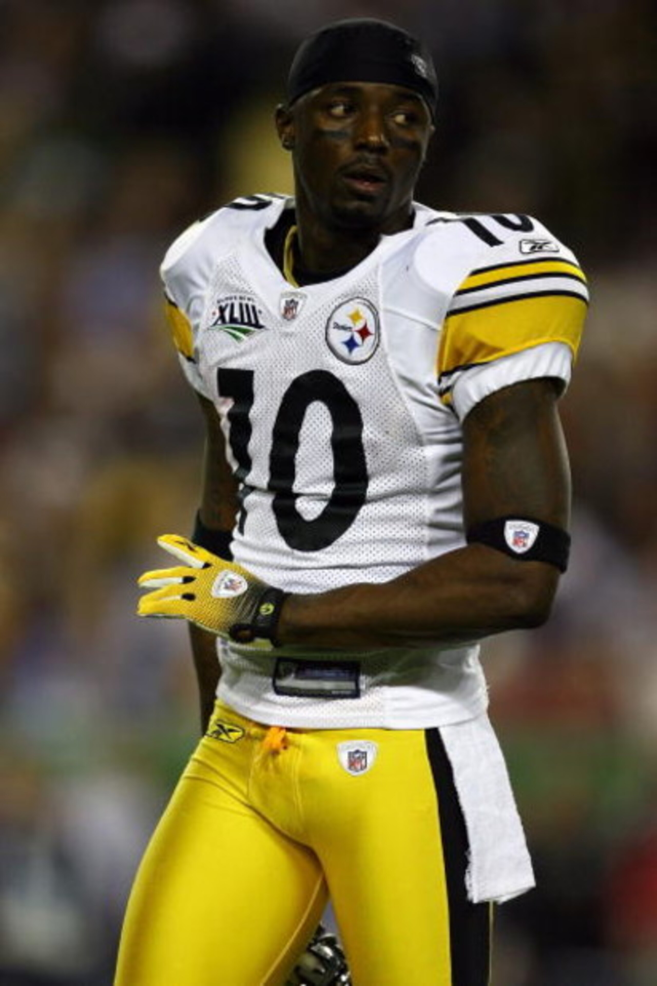 TAMPA, FL - FEBRUARY 01:  Wide receiver Santonio Holmes #10 of of the Pittsburgh Steelers looks on during the Steelers 27-23 win against the Arizona Cardinals during Super Bowl XLIII on February 1, 2009 at Raymond James Stadium in Tampa, Florida.  (Photo 
