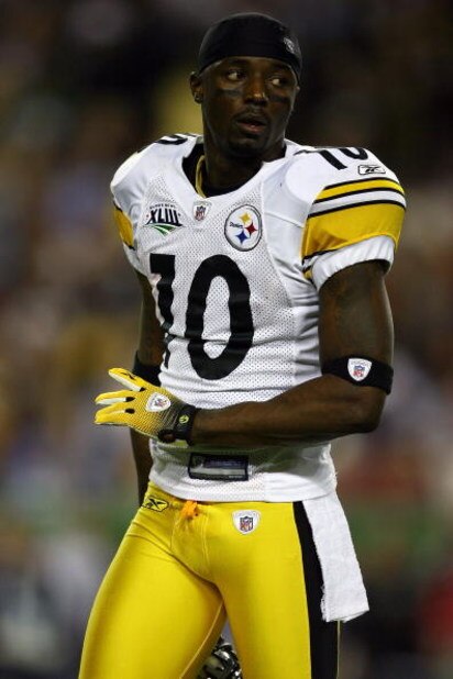 TAMPA, FL - FEBRUARY 01:  Wide receiver Santonio Holmes #10 of of the Pittsburgh Steelers looks on during the Steelers 27-23 win against the Arizona Cardinals during Super Bowl XLIII on February 1, 2009 at Raymond James Stadium in Tampa, Florida.  (Photo 