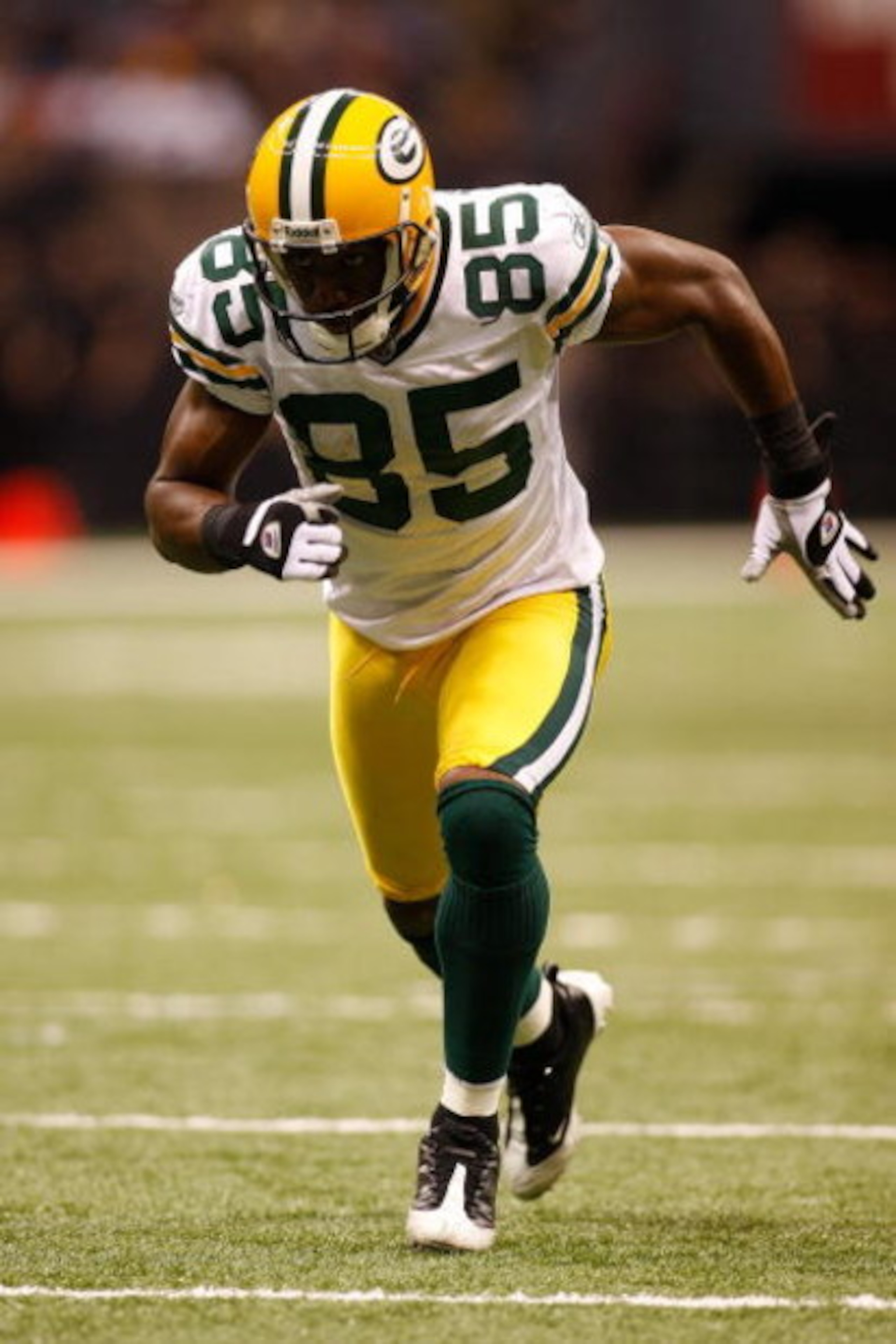 NEW ORLEANS - NOVEMBER 24:  Greg Jennings #85 of the Green Bay Packers against the New Orleans Saints on November 24, 2009 at the Superdome in New Orleans, Louisiana.  (Photo by Chris Graythen/Getty Images)