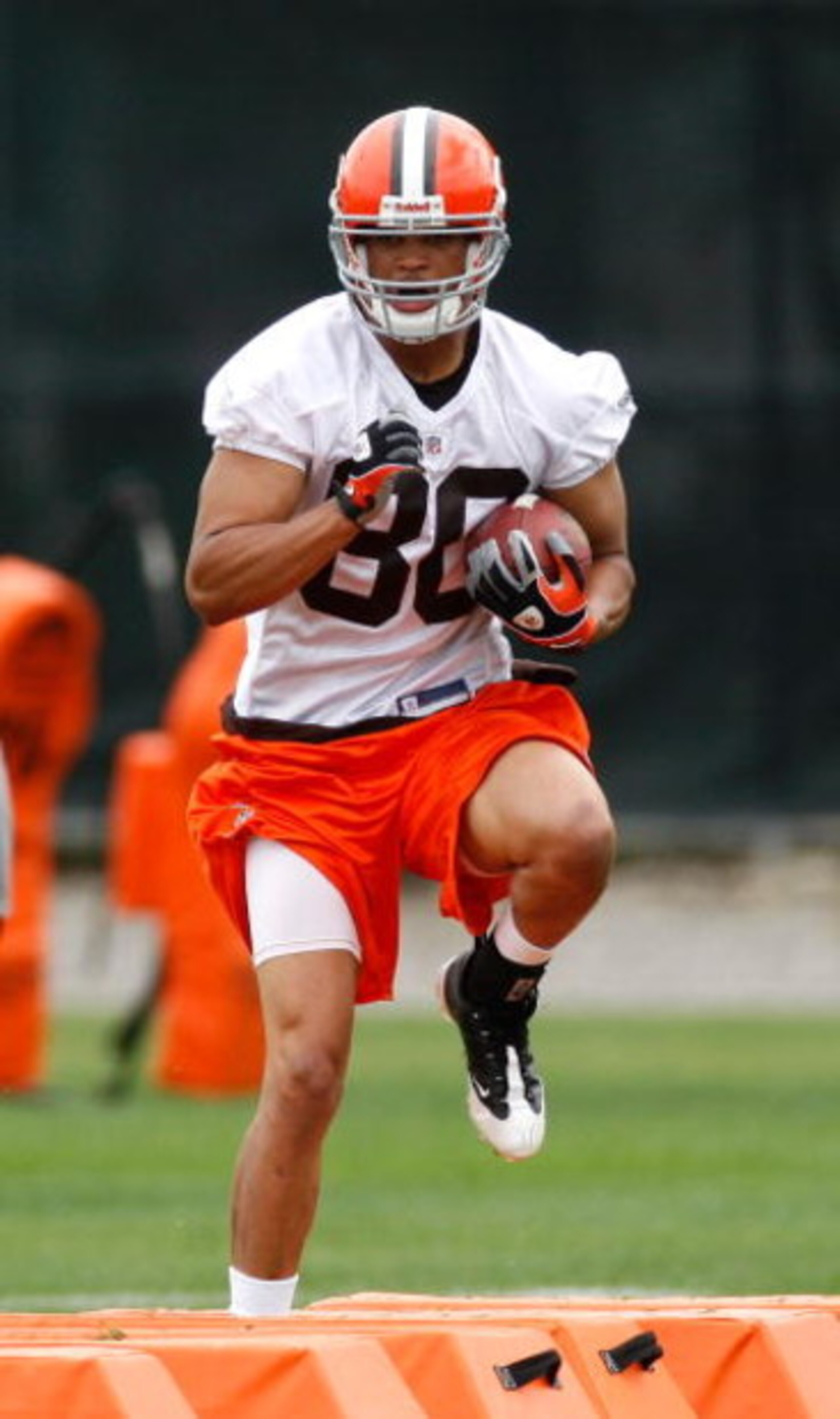 BEREA, OH - MAY 02:  Brian Robiskie #80  of the Cleveland Browns runs a drill during rookie mini camp at the Cleveland Browns Training and Administrative Complex on May 2, 2009 in Berea, Ohio.  (Photo by Gregory Shamus/Getty Images)