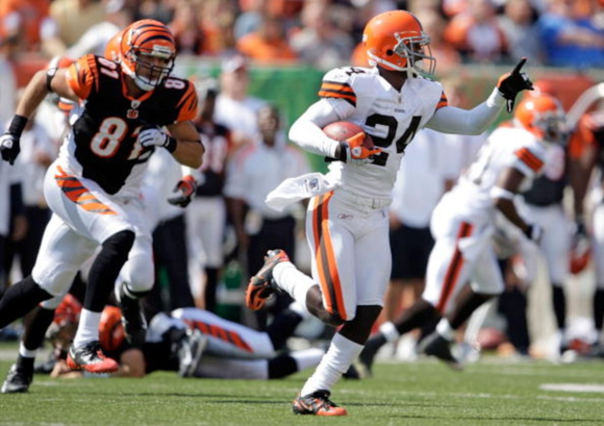 CINCINNATI - SEPTEMBER 28:  Eric Wright #24 of the Cleveland Browns runs after intercepting a pass during the NFL game against the Cincinnati Bengals on September 28, 2008 at Paul Brown Stadium in Cincinnati, Ohio.  (Photo by Andy Lyons/Getty Images)