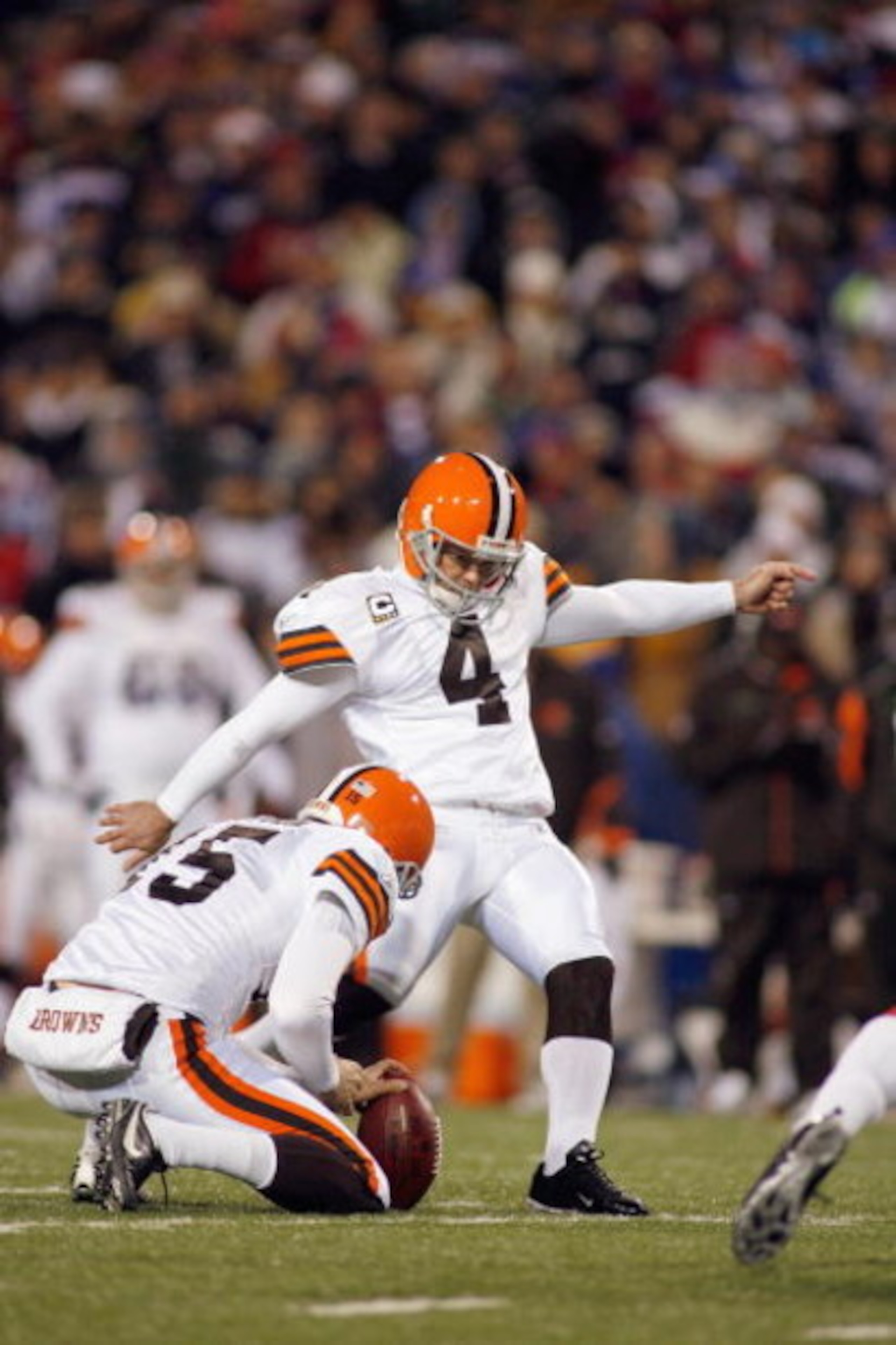 ORCHARD PARK - NOVEMBER 17:  Kicker Phil Dawson #4of the Cleveland Browns kicks a field goal during the game against the Buffalo Bills at Ralph Wilson Stadium on November 17, 2008 in Orchard Park, New York. (Photo by: Rick Stewart/Getty Images)