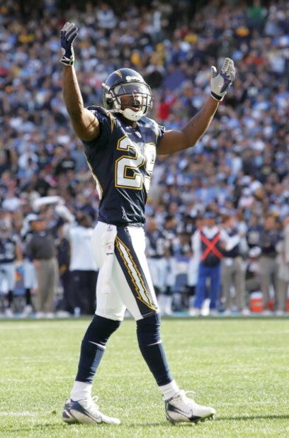 SAN DIEGO, CA - DECEMBER 10:  Drayton Florence #29 of the San Diego Chargers acknowledges the crowd during the game against the Denver Broncos on December 10, 2006 at Qualcomm Stadium in San Diego, California.  The Chargers defeated the Broncos 48-20.  (P
