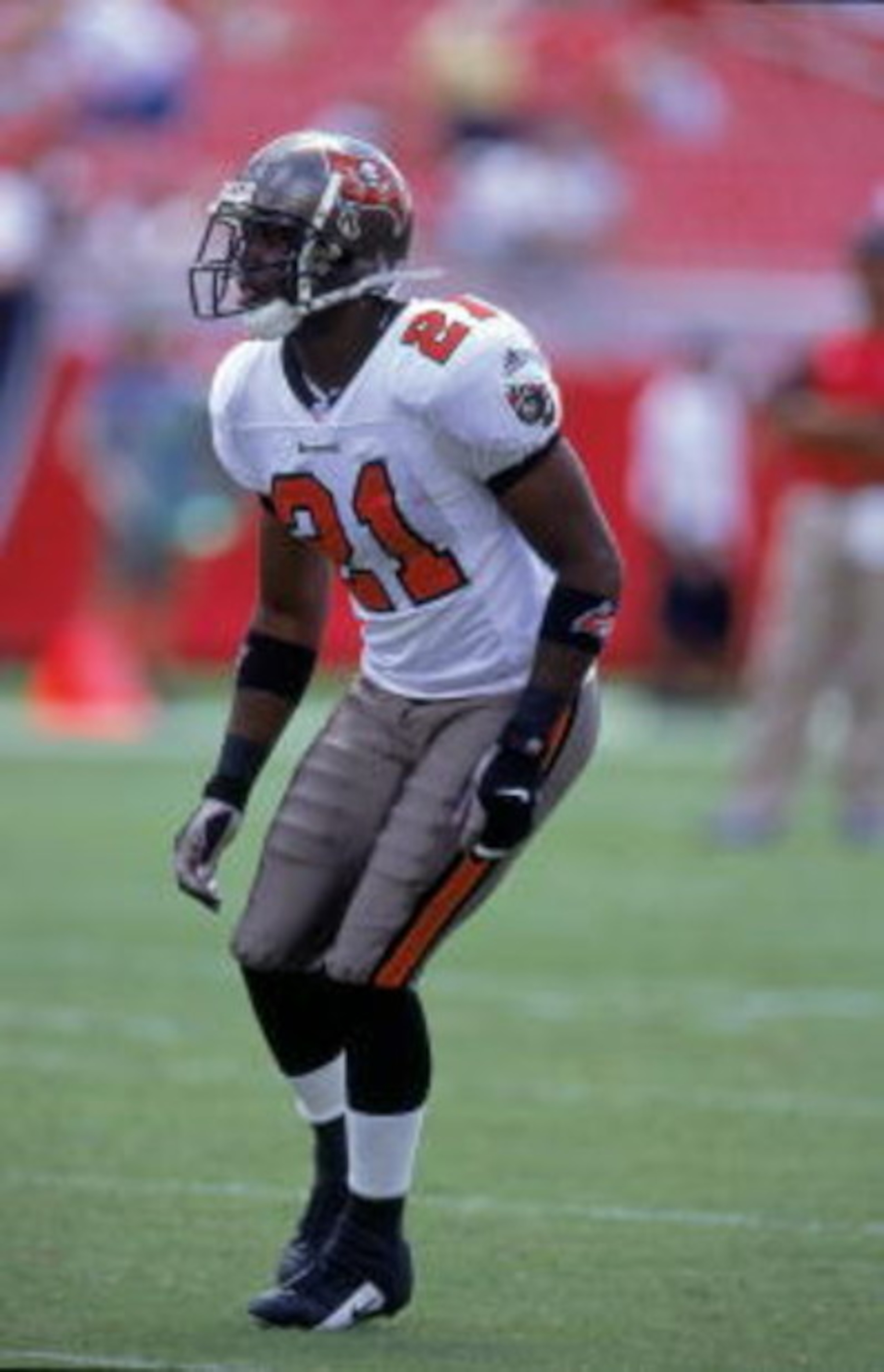 10 Sep 2000:  Donnie Abraham #21 of the Tampa Bay Buccaneers watches the action during the game against the Chicago Bears at the Raymond James Stadium in Tampa Bay, Florida. The Buccaneers defeated the Bears 40-0.Mandatory Credit: Andy Lyons  /Allsport
