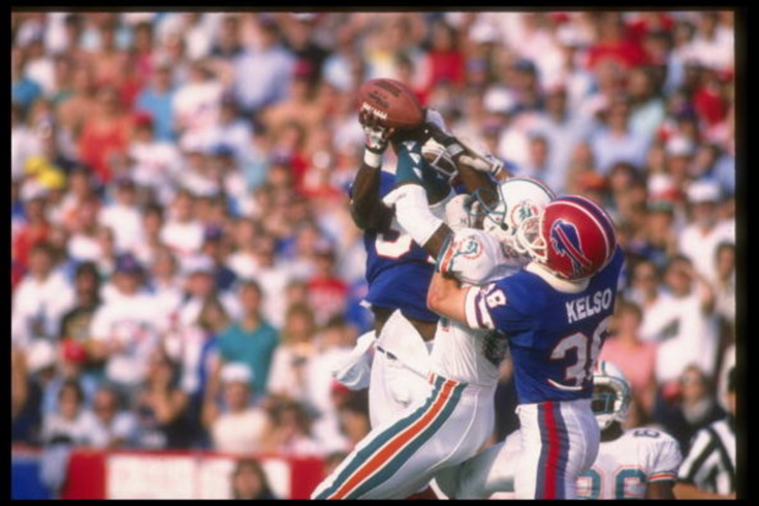 29 Oct 1989: Defensive back Mark Kelso of the Buffalo Bills (right) and Miami Dolphins wide receiver Andre Brown fight for the ball during a game at Rich Stadium in Orchard Park, New York. The Bills won the game, 31-17.