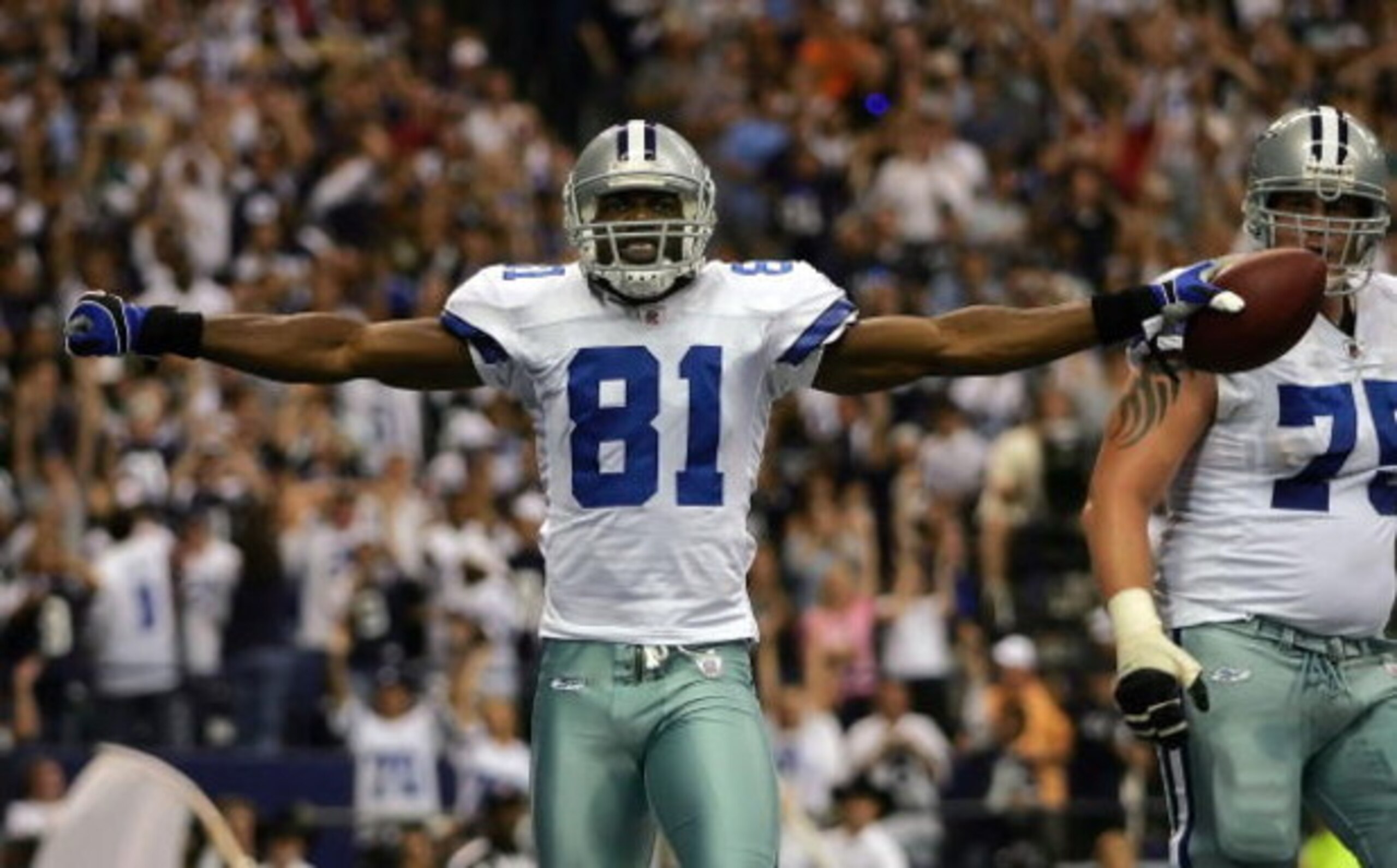 DALLAS - SEPTEMBER 15:  Wide receiver Terrell Owens #81 of the Dallas Cowboys celebrates a touchdown against the Philadelphia Eagles in the second quarter at Texas Stadium on September 15, 2008 in Irving, Texas.  (Photo by Ronald Martinez/Getty Images)