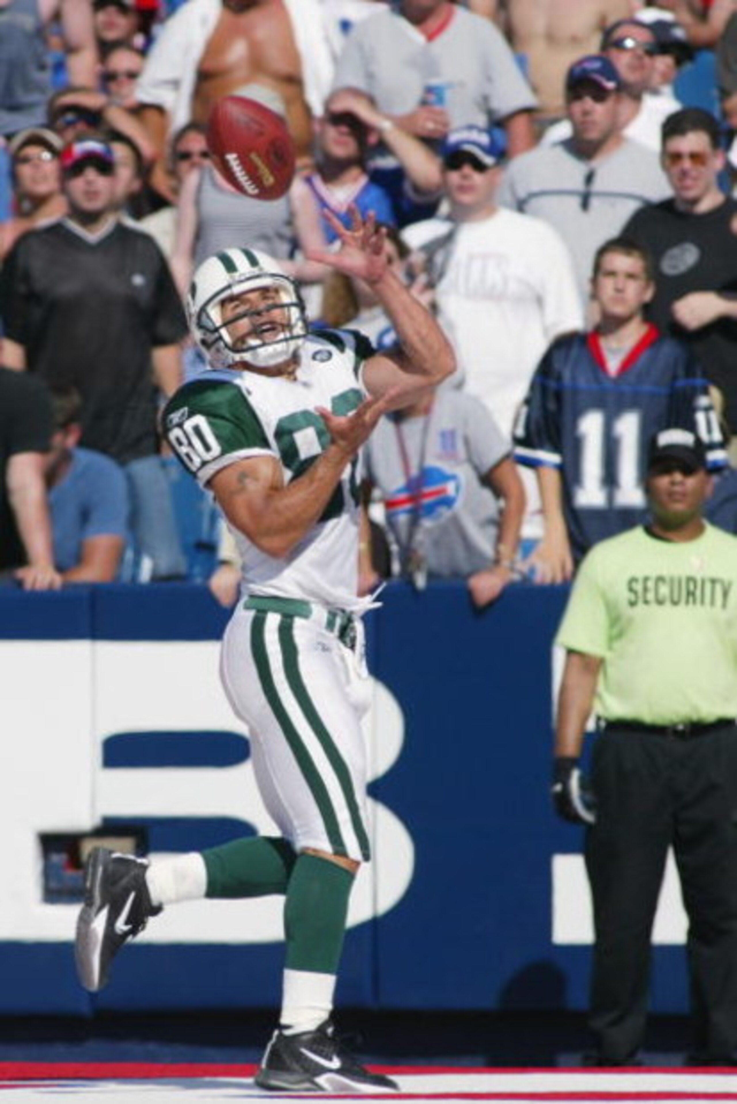 ORCHARD PARK, NY - SEPTEMBER 8:  Wayne Chrebet # 80 of the New York Jets catches a Vinny Testaverde pass for a touchdown against the Buffalo Bills during the NFL game on September 8, 2002 at Ralph Wilson Stadium in Orchard Park, New York.  The Jets defeat