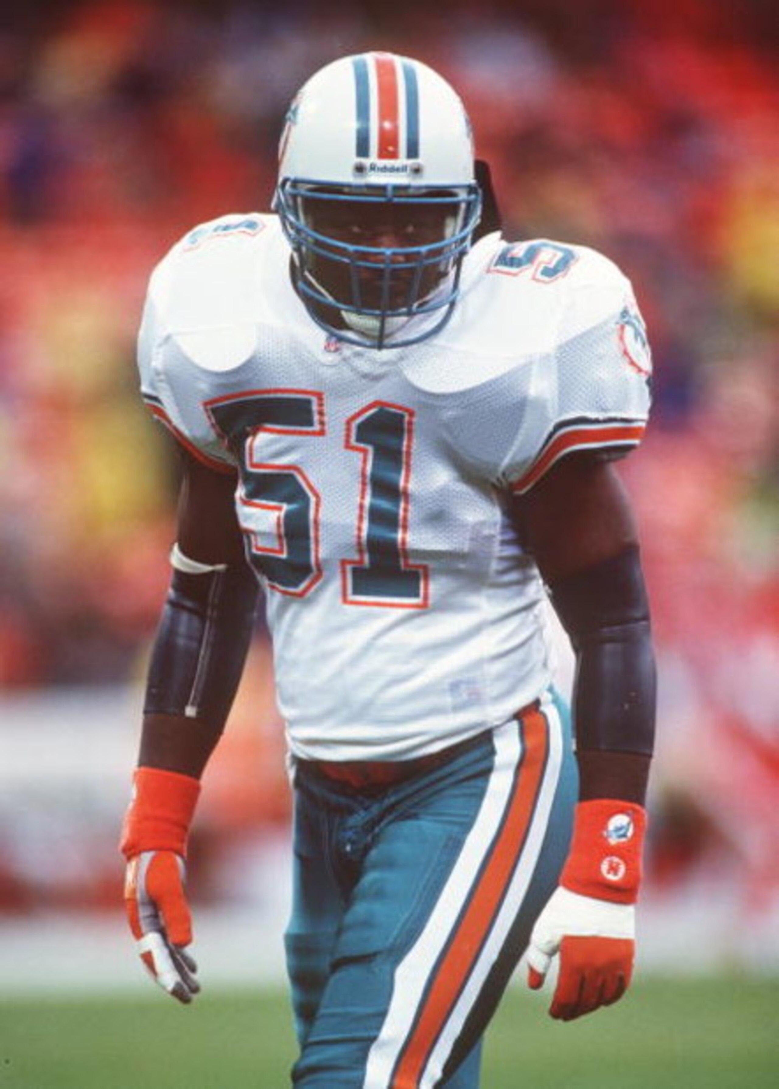 6 DEC 1992:  LINEBACKER BRYAN COX OF THE MIAMI DOLPHINS ON THE FIELD DURING A 27-3 LOSS TO THE SAN FRANCISCO 49ERS AT CANDLESTICK PARK. Mandatory Credit: Otto Greule/ALLSPORT