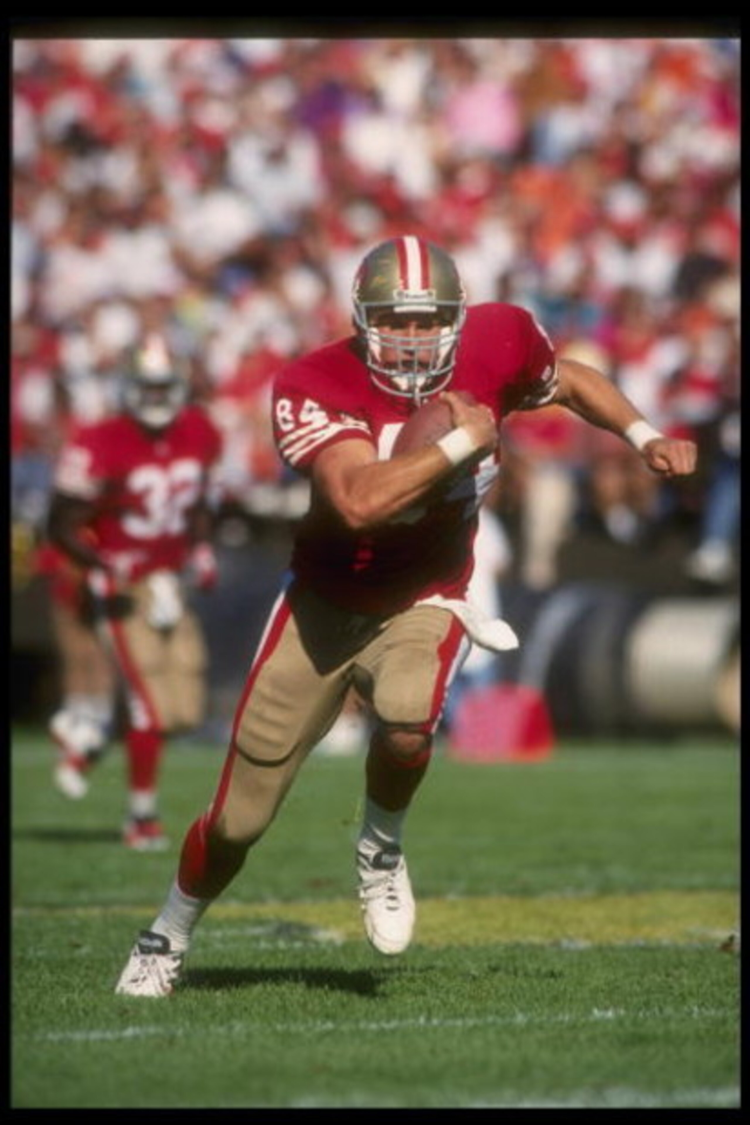 24 Oct 1993:  Tight end Brent Jones of the San Francisco 49ers runs with the ball during a game against the Phoenix Cardinals at Candlestick Park in San Francisco, California. The 49ers won the game, 28-14. Mandatory Credit: Otto Greule  /Allsport