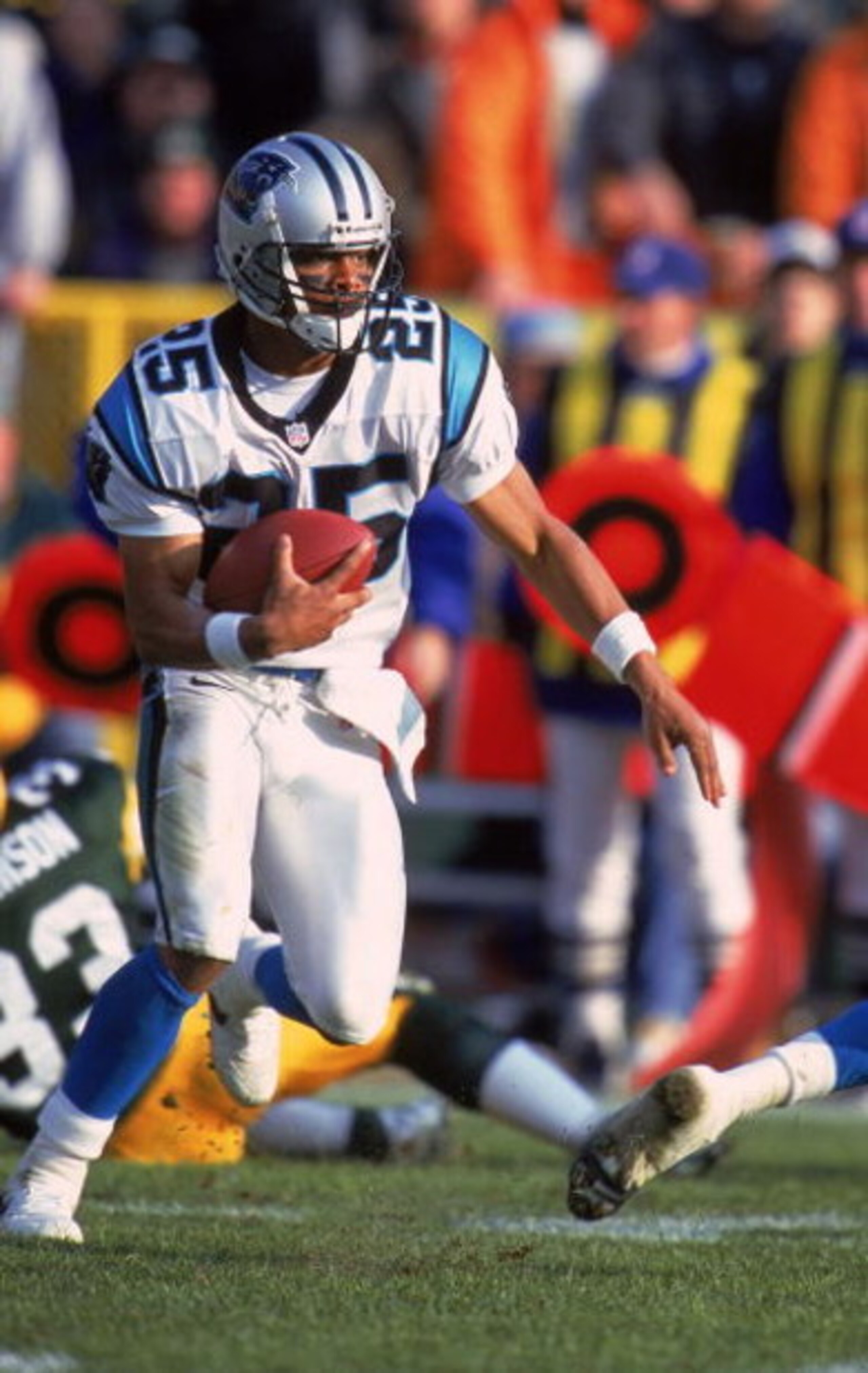 12 Dec 1999:  Eric Davis #25 of the Carolina Panthers moves with the ball during the game against the Green Bay Packers at Lambeau Field in Green Bay, Wisconsin. The Panthers defeated the Packers 33-31. Mandatory Credit: Jonathan Daniel  /Allsport