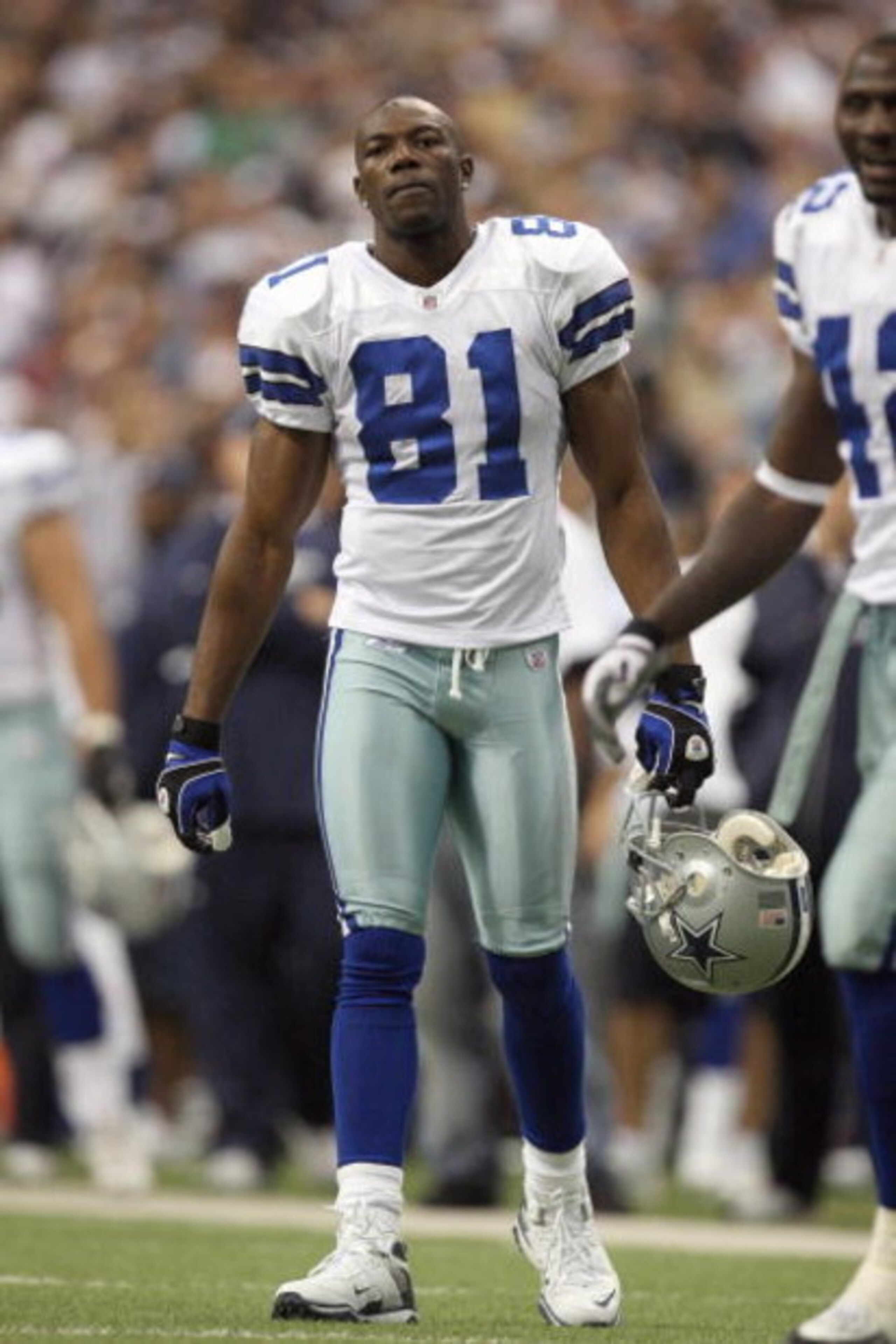 IRVING, TX - DECEMBER 14: Terrell Owens #81 of the Dallas Cowboys walks on the field against the New York Giants at Texas Stadium on December 14, 2008 in Irving, Texas. (Photo by Ronald Martinez/Getty Images)