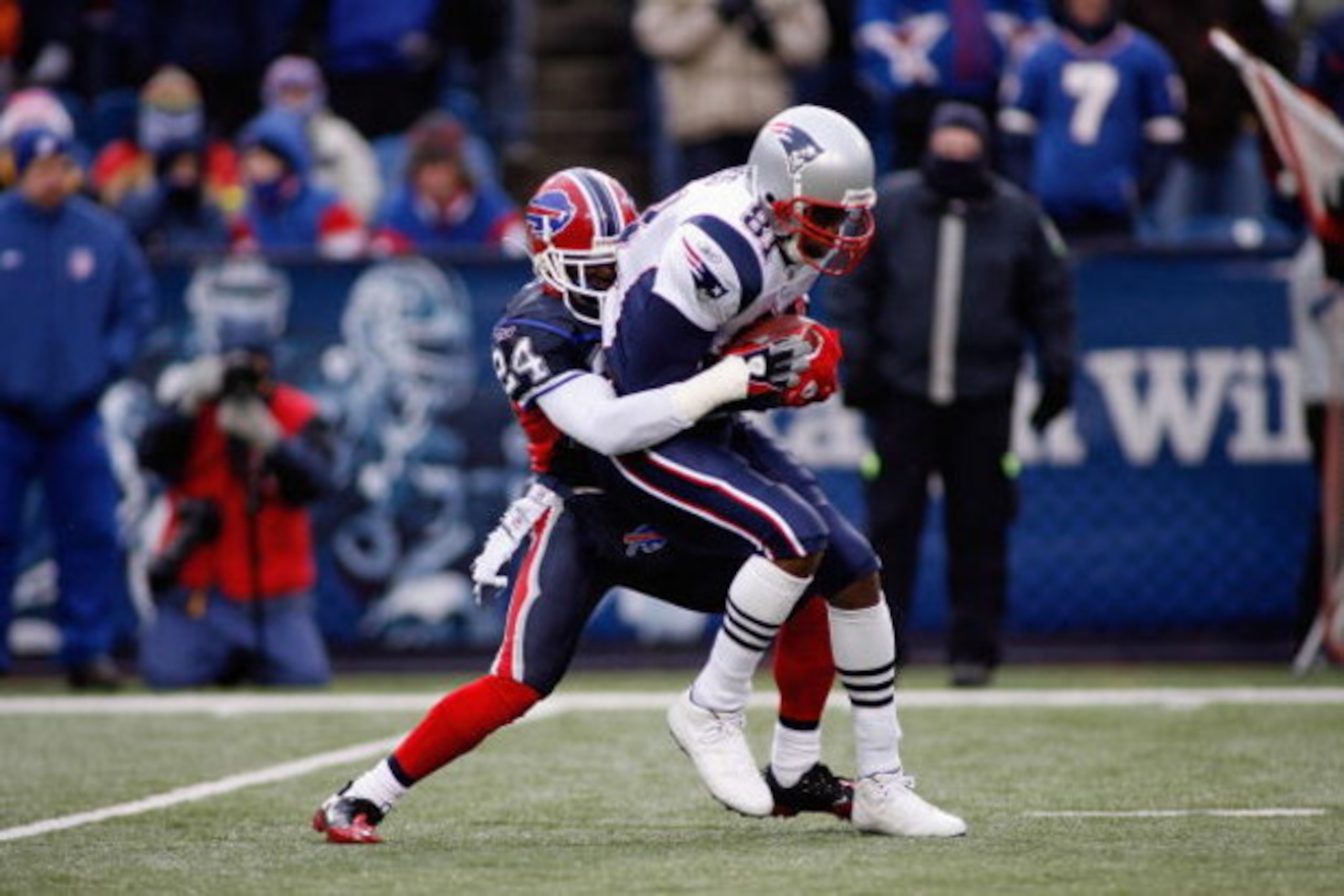 ORCHARD PARK, NY - DECEMBER 28:  Terrence McGee #24 of the Buffalo Bills tackles Randy Moss #81 of the New England Patriots on December 28, 2008 at Ralph Wilson Stadium in Orchard Park, New York. (Photo by Rick Stewart/Getty Images)
