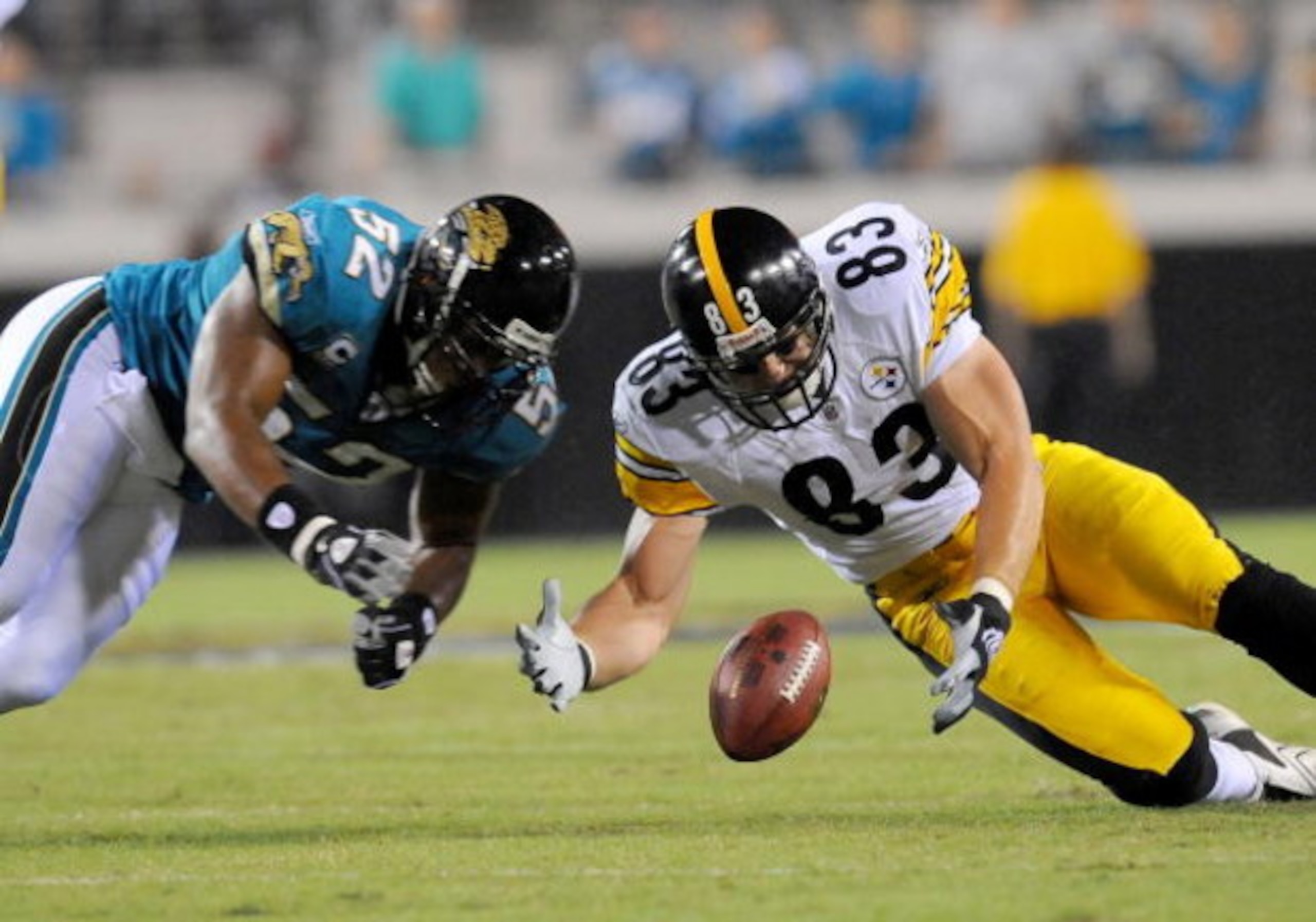 JACKSONVILLE, FL - OCTOBER 05:  Daryl Smith #52 of the Jacksonville Jaguars and Heath Miller #83 of the Pittsburgh Steelers scramble for a loose ball at Jacksonville Municipal Stadium on October 5, 2008 in Jacksonville, Florida.  (Photo by Sam Greenwood/G