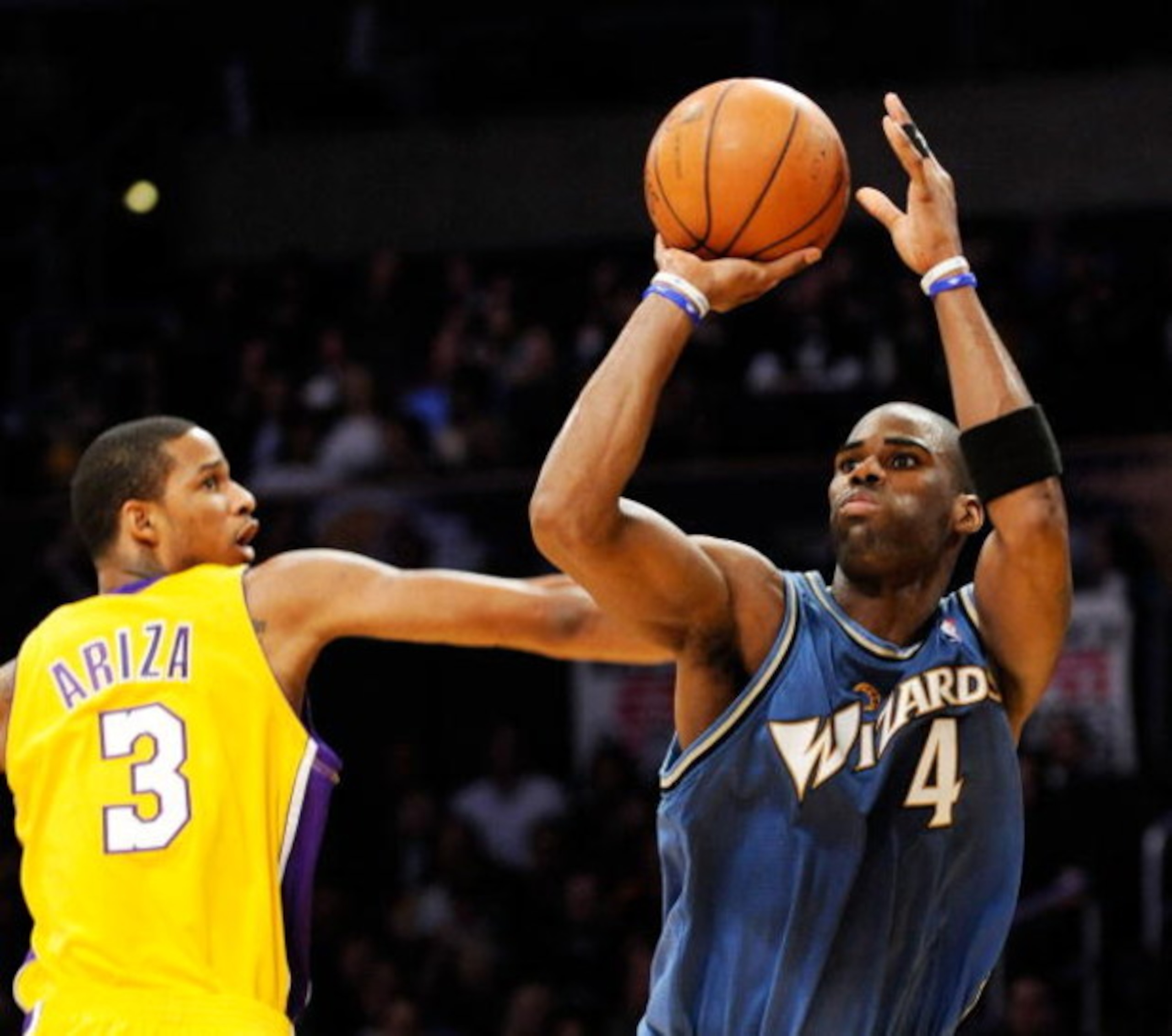 LOS ANGELES, CA - JANUARY 22:  Antawn Jamison #4 of the Washington Wizards scores on a jumper against Trevor Ariza #3 of the Los Angeles Lakers during the second quarter January 22, 2009 at the Staples Center in Los Angeles, California. NOTE TO USER: User