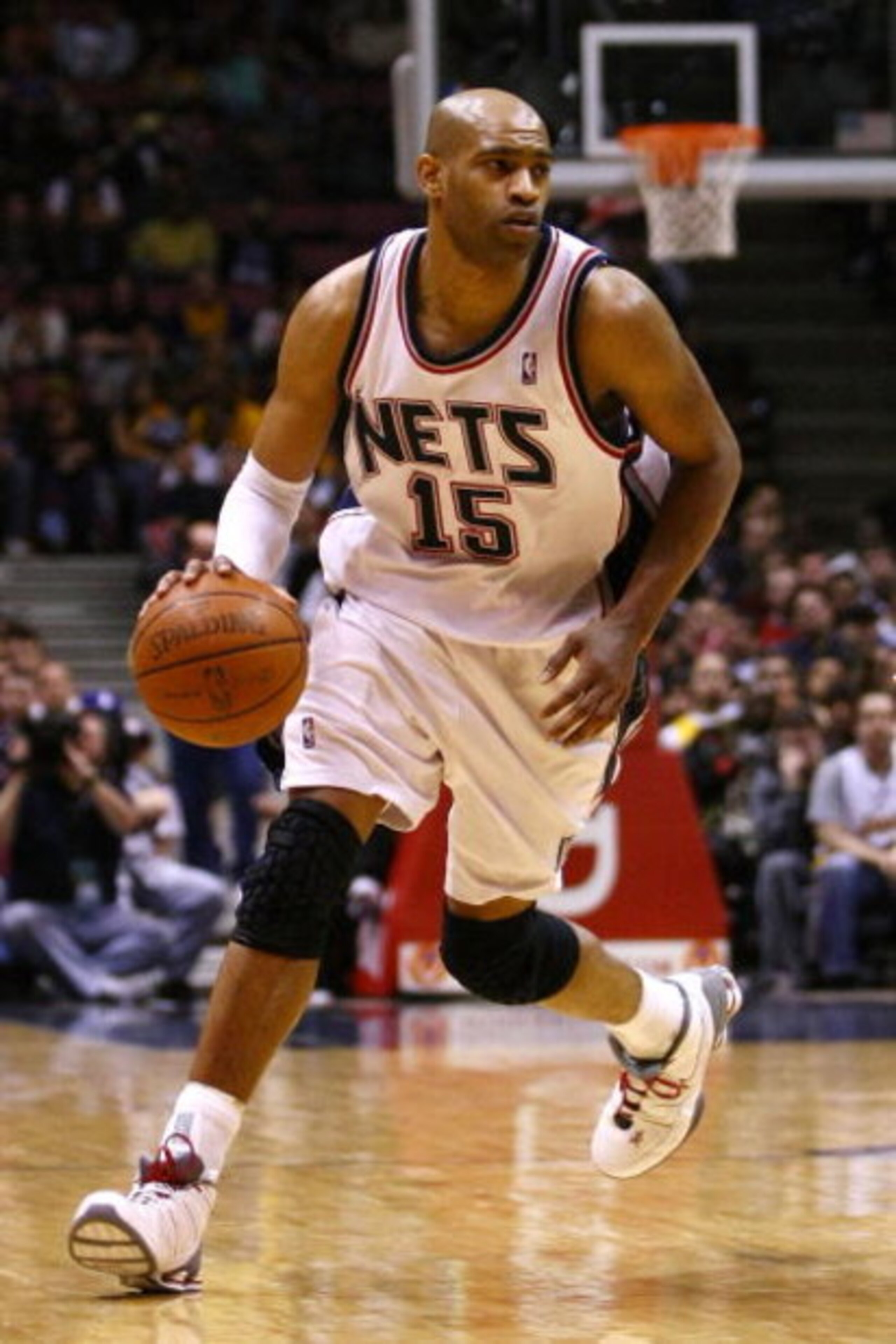 EAST RUTHERFORD, NJ - MARCH 27:  Vince Carter #15 of the New Jersey Nets drives against the Los Angeles Lakers during the game on March 27, 2009 at the Izod Center in East Rutherford, New Jersey. NOTE TO USER: User expressly acknowledges and agrees that, 