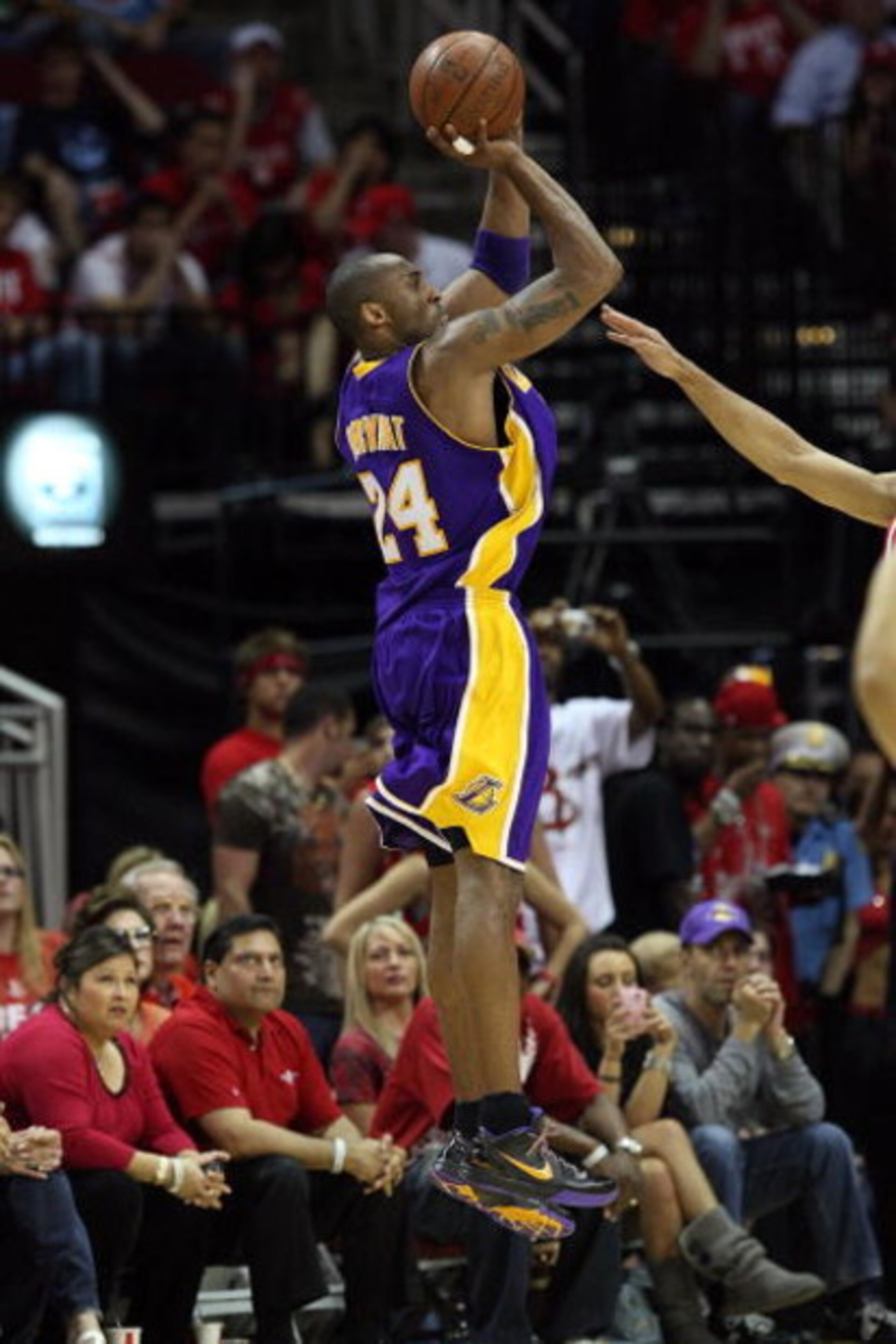 HOUSTON - MAY 14:  Guard Kobe Bryant #24 of the Los Angeles Lakers takes a shot against the Houston Rockets in Game Six of the Western Conference Semifinals during the 2009 NBA Playoffs at Toyota Center on May 14, 2009 in Houston, Texas. NOTE TO USER: Use