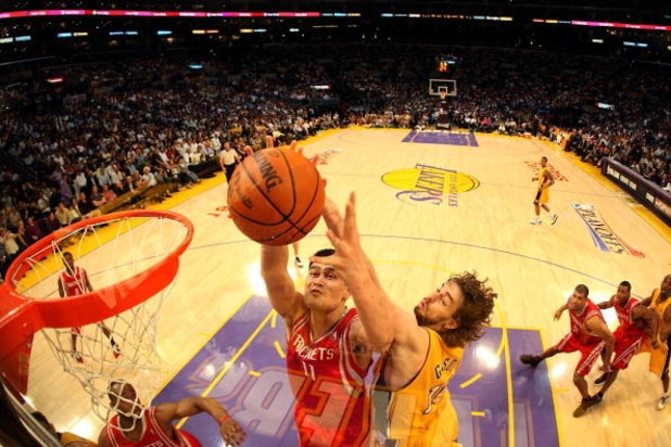 LOS ANGELES, CA - MAY 06:  Yao Ming #11 of the Houston Rockets and Pau Gasol #16 of the Los Angeles Lakers battle for the ball in the second half of Game Two of the Western Conference Semifinals during the 2009 NBA Playoffs at Staples Center on May 6, 200