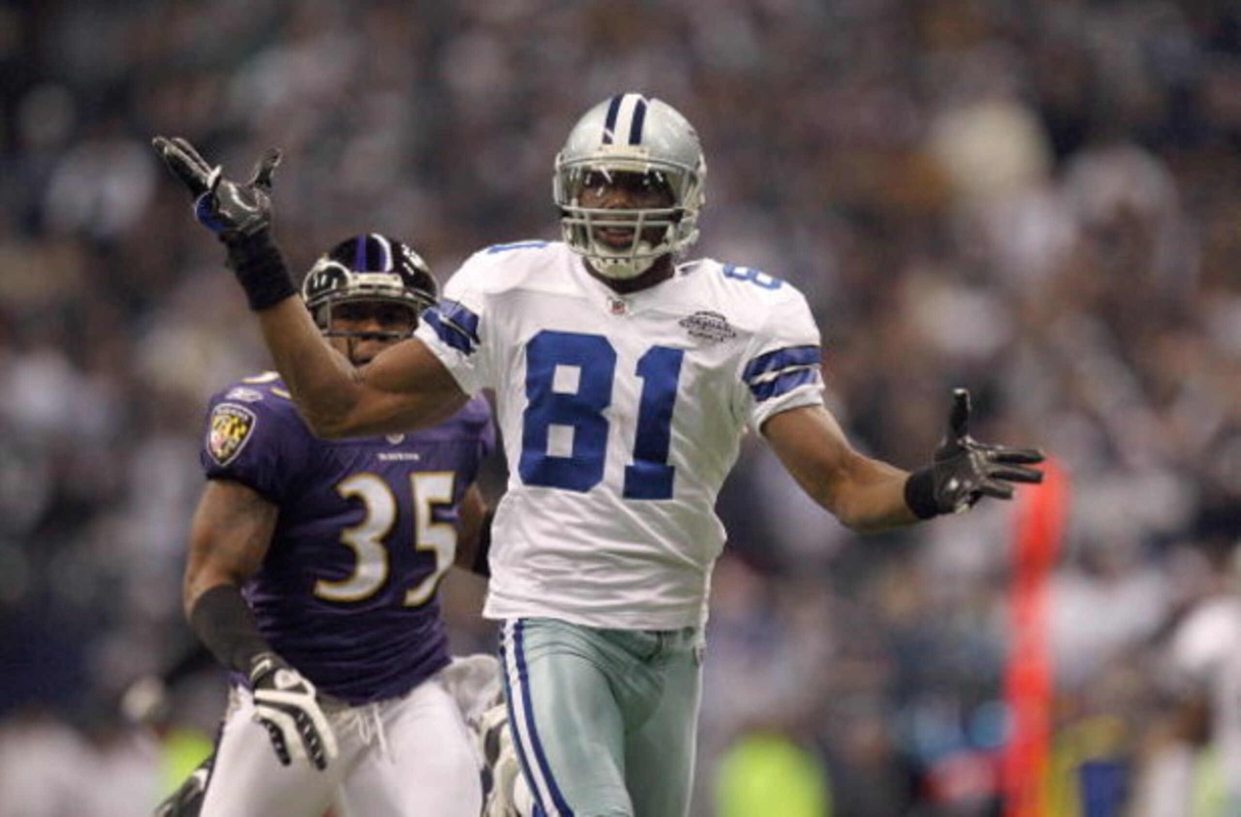 IRVING, TX - DECEMBER 20:  Terrell Owens #81 of the Dallas Cowboys reacts after a play during their NFL game against the Baltimore Ravens at Texas Stadium on December 20, 2008 in Irving, Texas. The Ravens defeated the Cowboys 33-24. (Photo by Ronald Marti